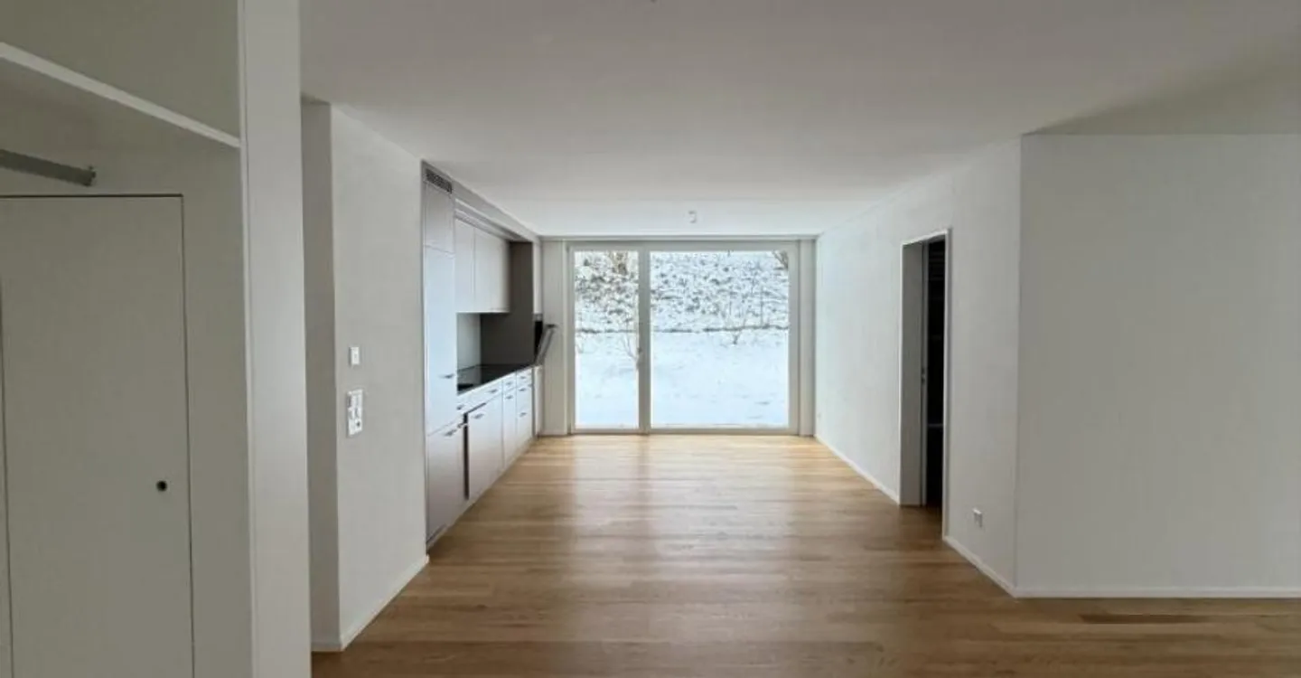 Charming 3.5 Room Apartment - Photo 3 of 8