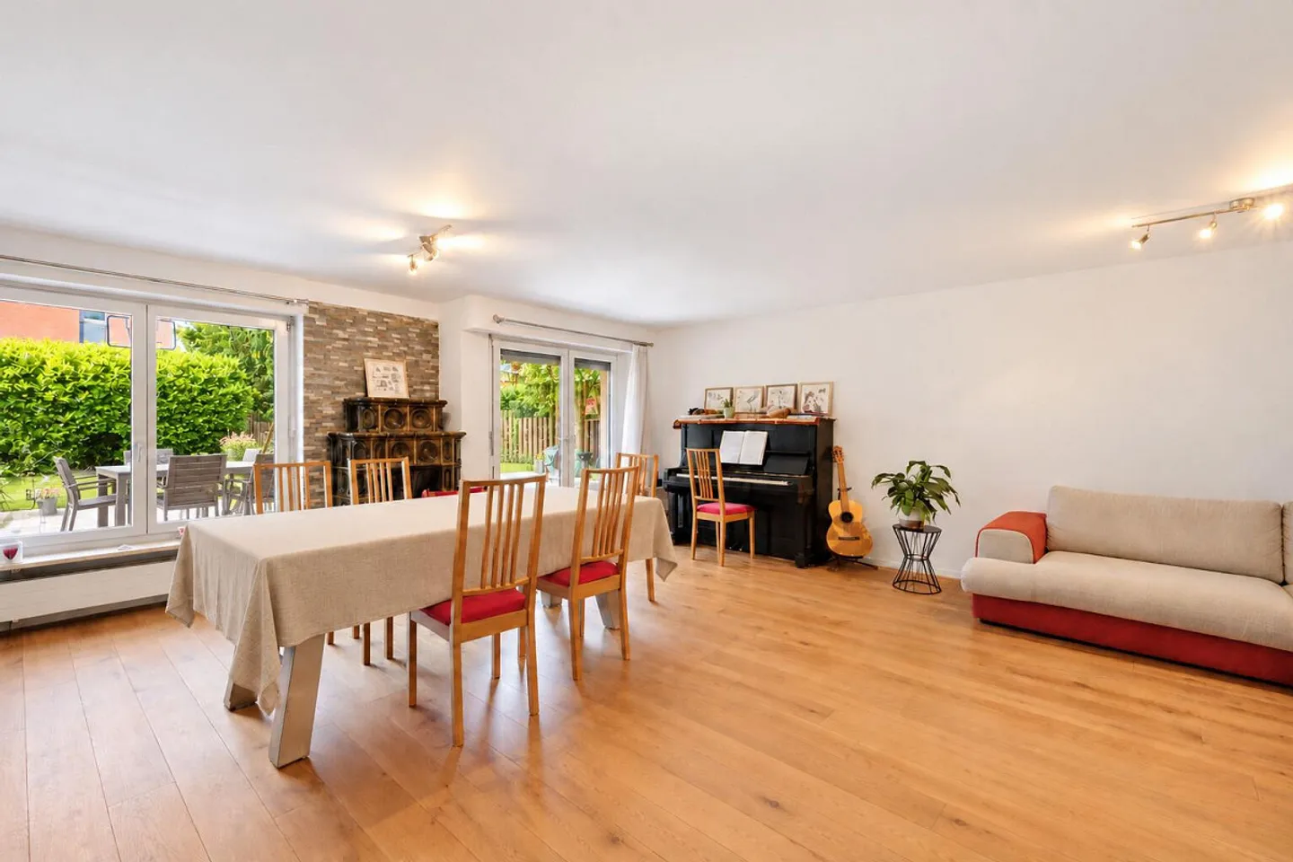4.5-Room Semi-Detached House with Garden and Two Heated Hobby Rooms - Photo 1 of 9