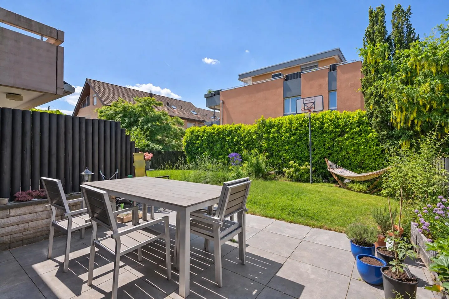 4.5-Room Semi-Detached House with Garden and Two Heated Hobby Rooms - Photo 3 of 9