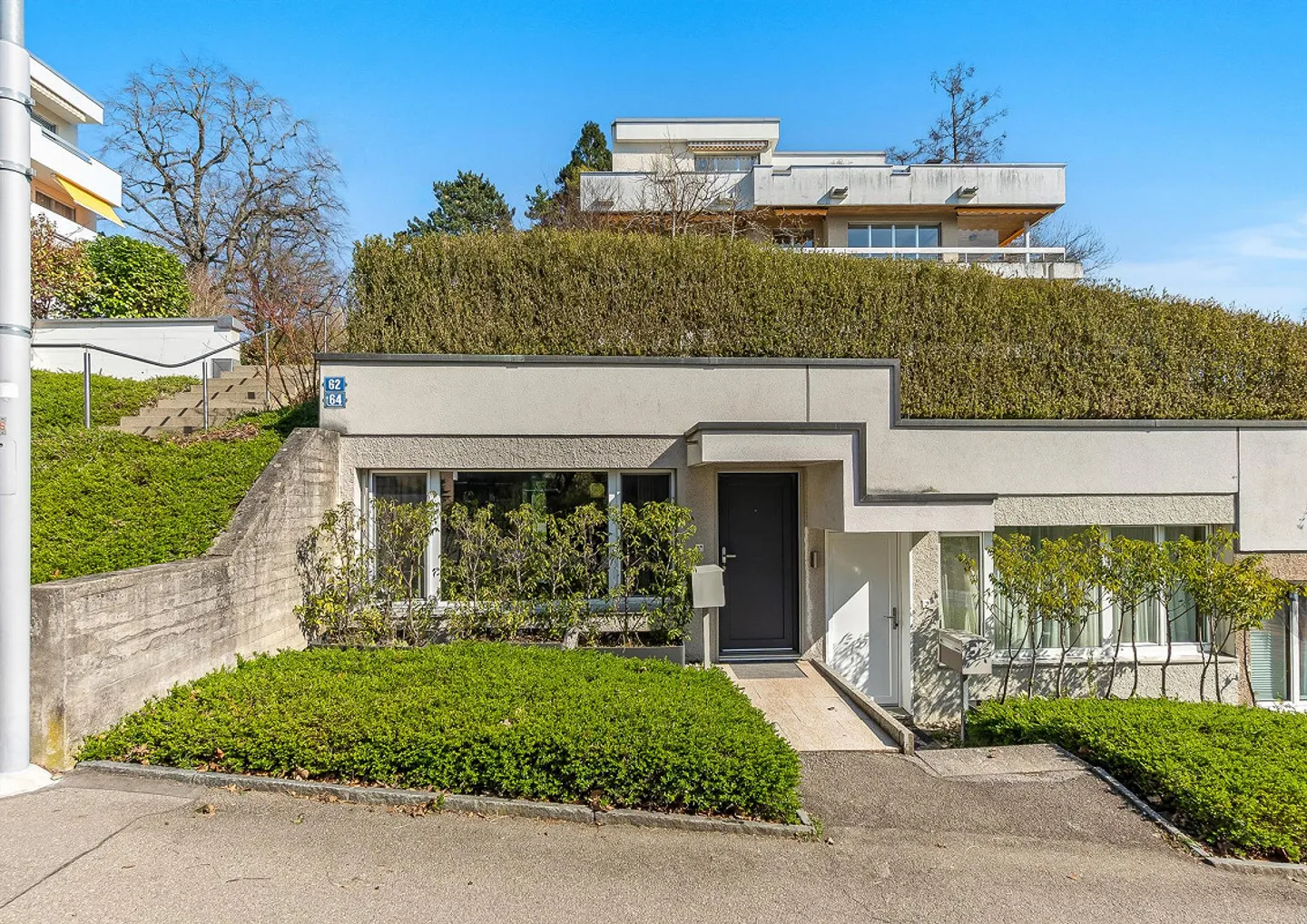 Stylish Refuge in the Desirable Zürichberg - Photo 1 of 4