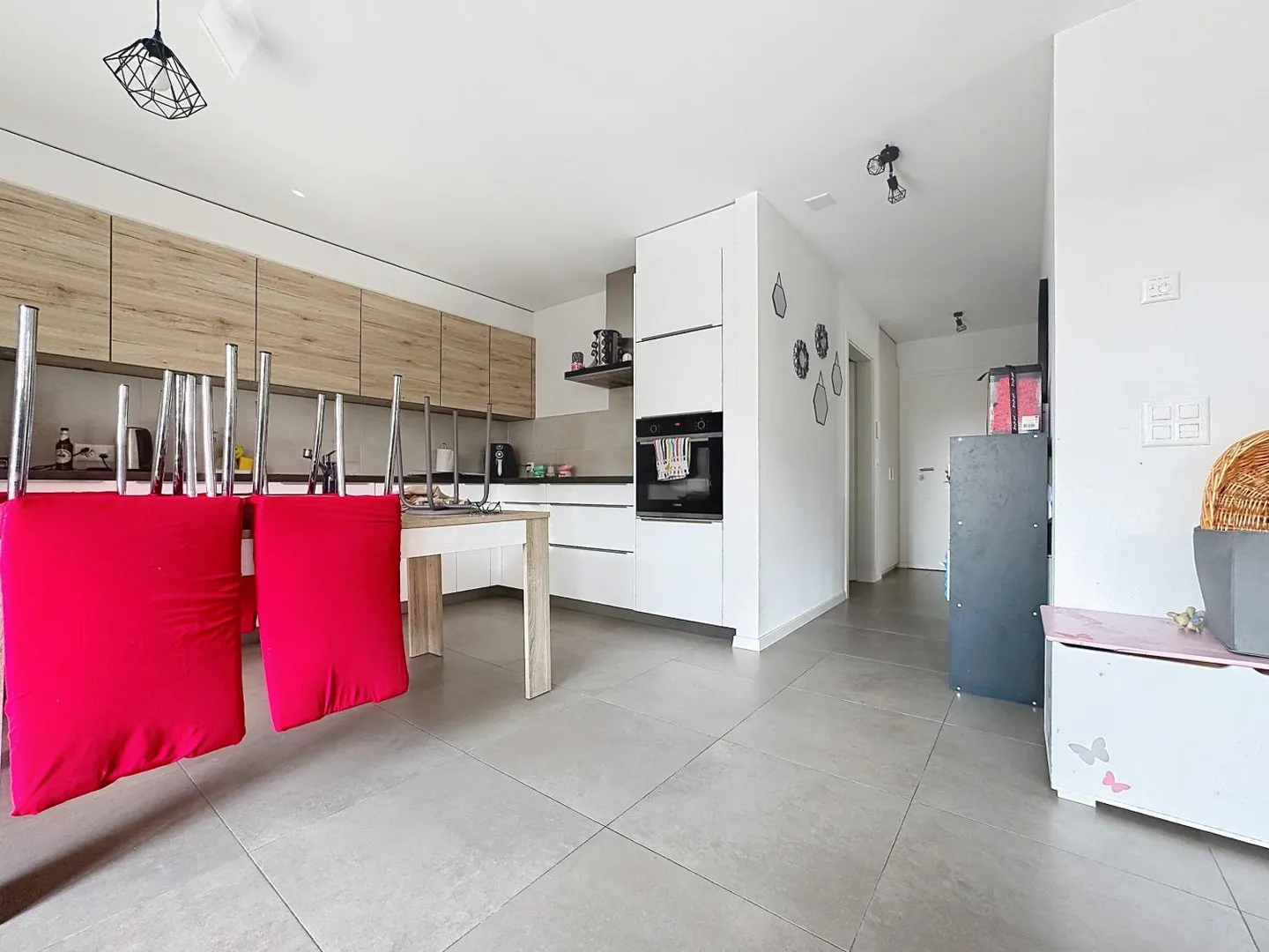 3.5 Room Apartment - Photo 3 of 8