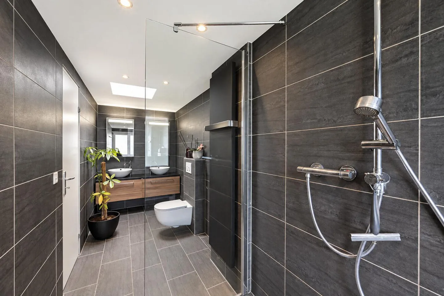4.5-Room Semi-Detached House with Garden and Two Heated Hobby Rooms - Photo 5 of 9