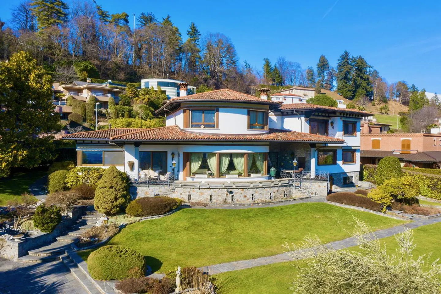 Elegante Villa mit Seeblick - Foto 4 von 14