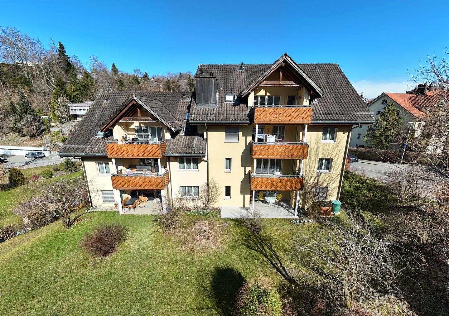 Appartement élégant de 3 1/2 pièces avec 2 balcons dans le populaire St. Georgen - Photo 2 sur 11
