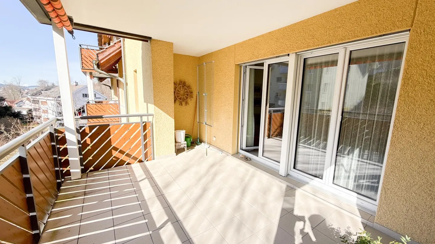 Appartement élégant de 3 1/2 pièces avec 2 balcons dans le populaire St. Georgen - Photo 3 sur 11