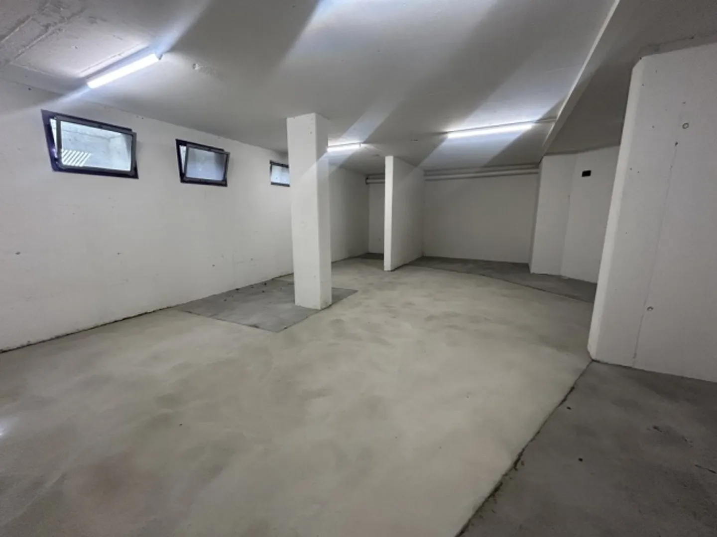 Hobby room in the shop - Photo 2 of 5