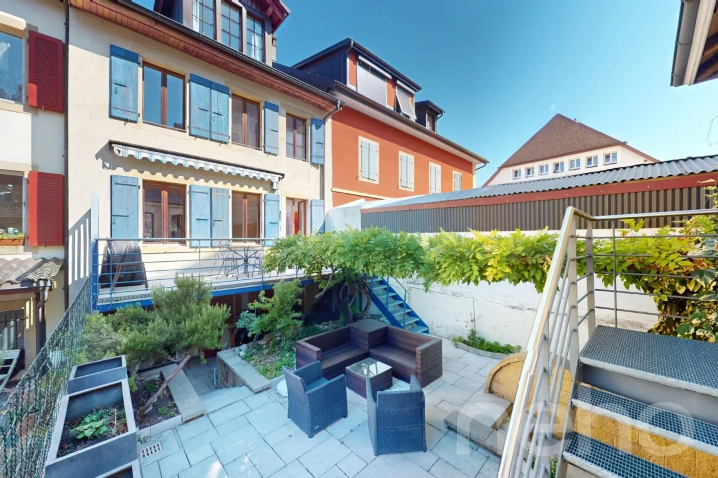 Casa a schiera ristrutturata con cortile nel cuore di Colombier - Foto 1 di 12