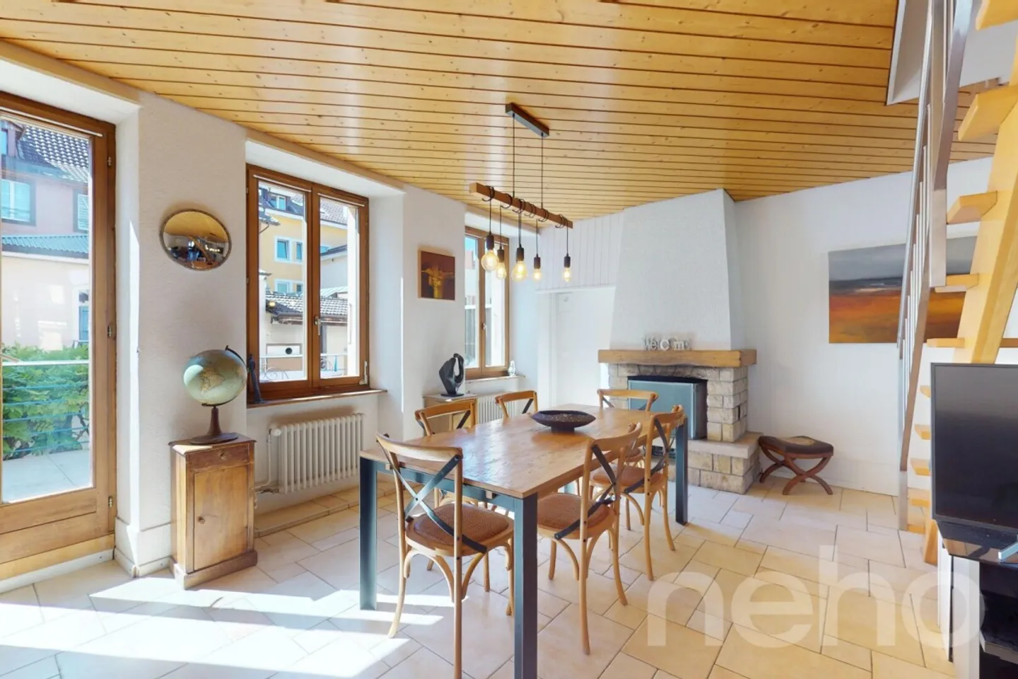 Casa a schiera ristrutturata con cortile nel cuore di Colombier - Foto 2 di 12