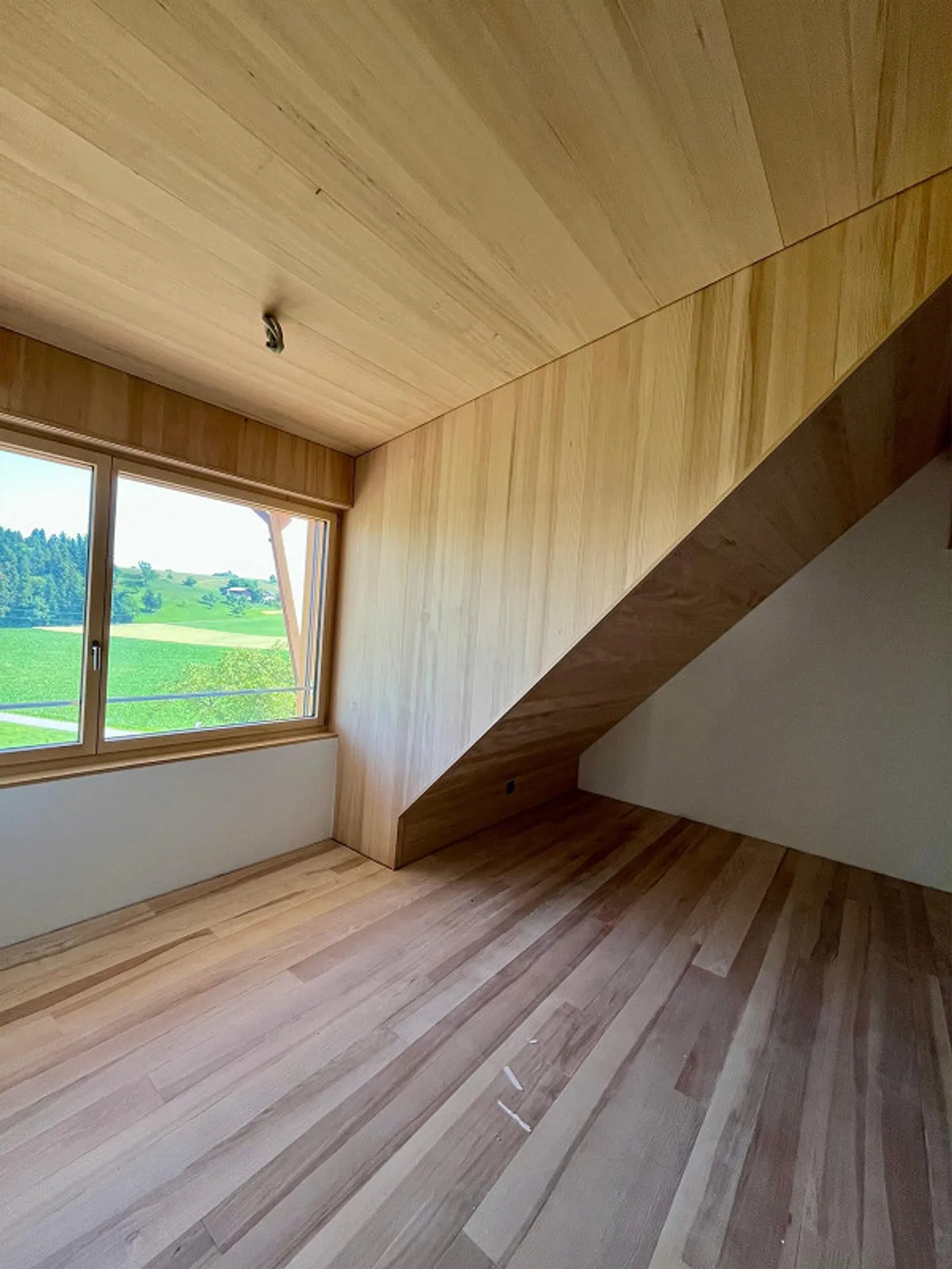 Appartement mansardé unique avec entrée privée et jardin de 180 m² - Photo 6 sur 11