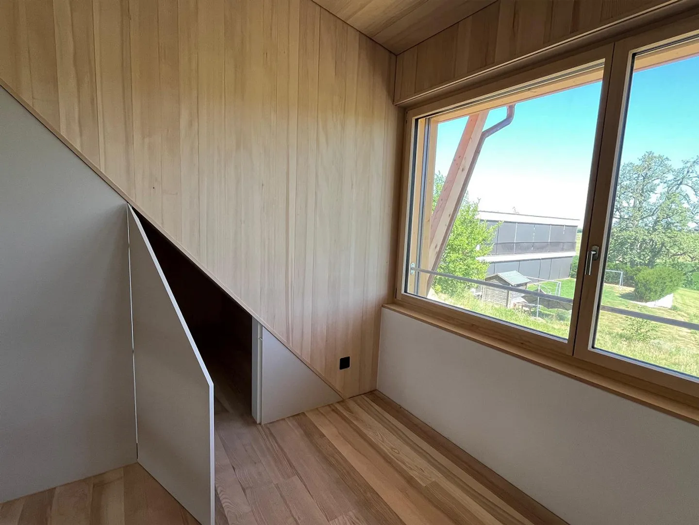 Appartement mansardé unique avec entrée privée et jardin de 180 m² - Photo 7 sur 11