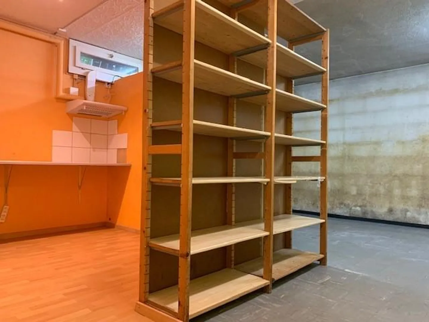 Geräumige Lagerräume mit Garage - Foto 6 von 9