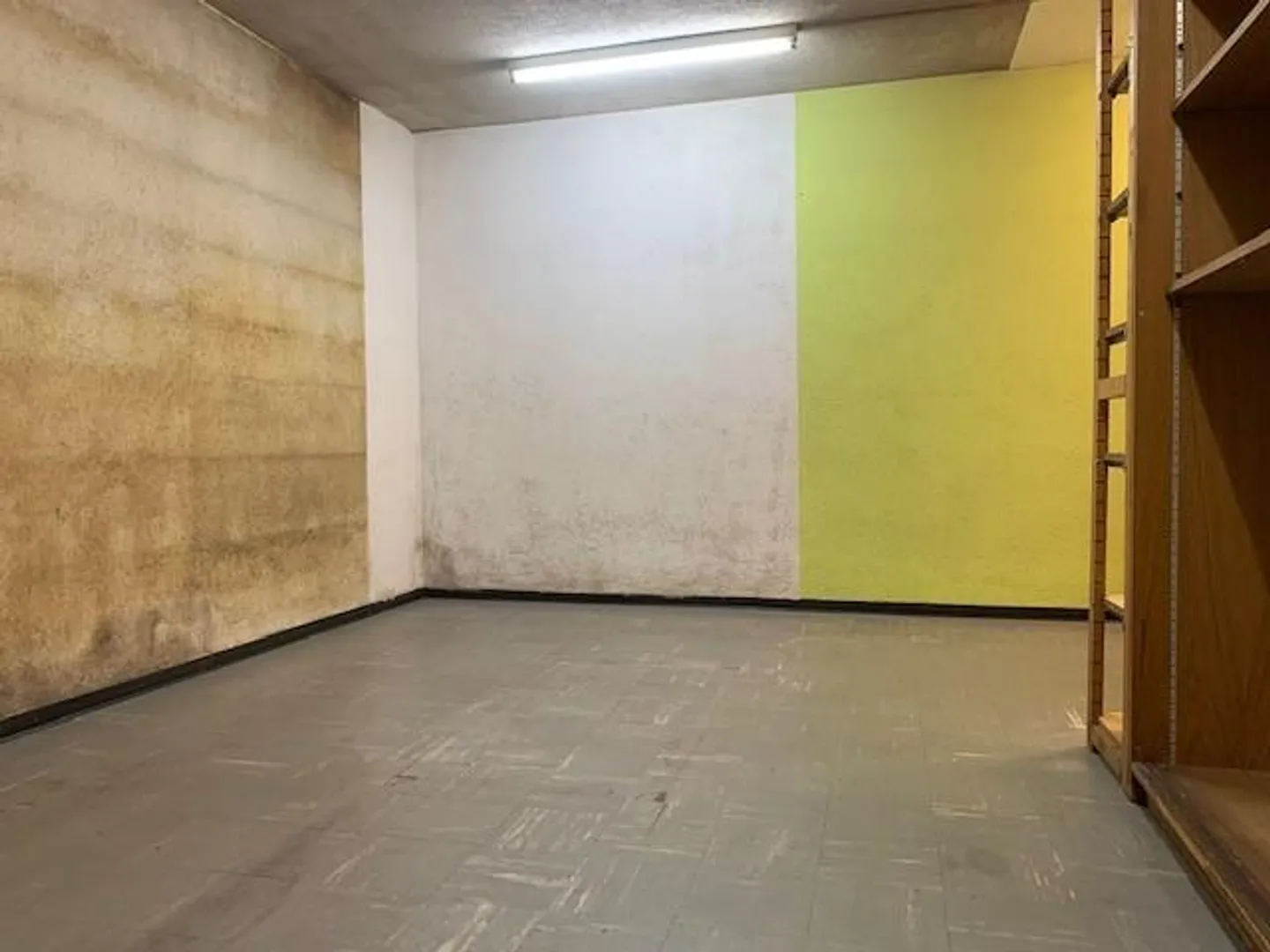 Geräumige Lagerräume mit Garage - Foto 8 von 9