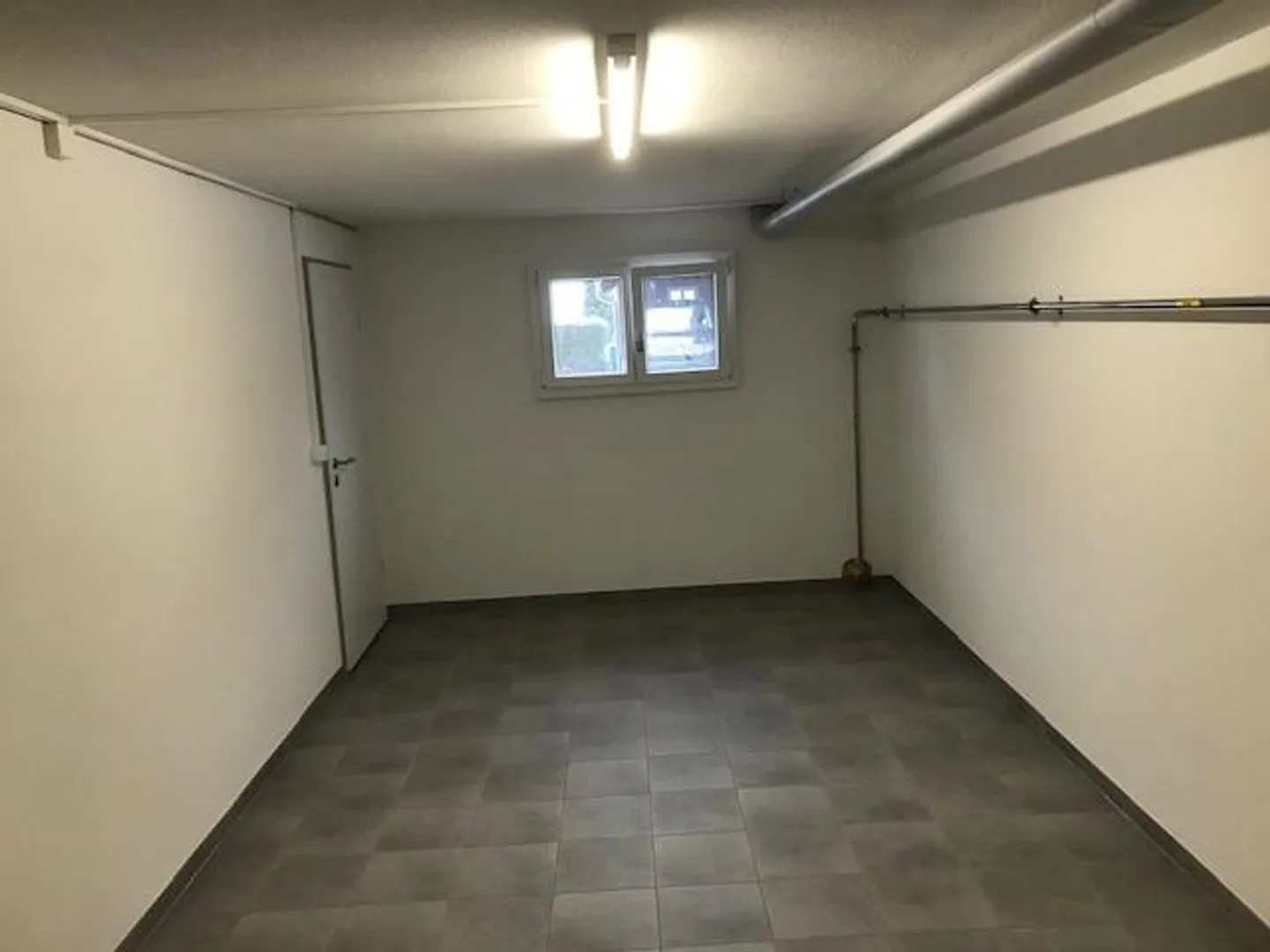 Grande salle de bricolage/salle de loisirs - Photo 1 sur 3