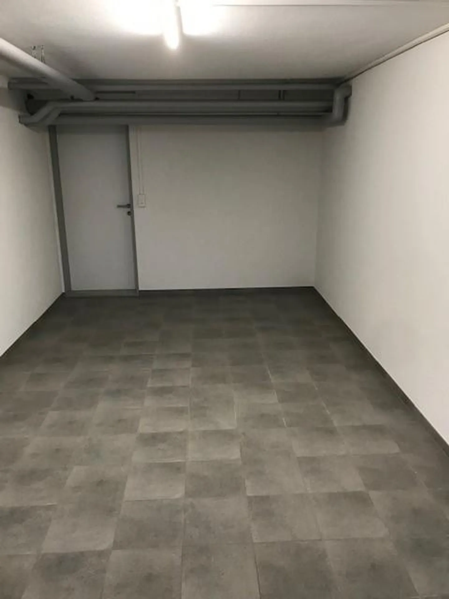 Grande salle de bricolage/salle de loisirs - Photo 2 sur 3