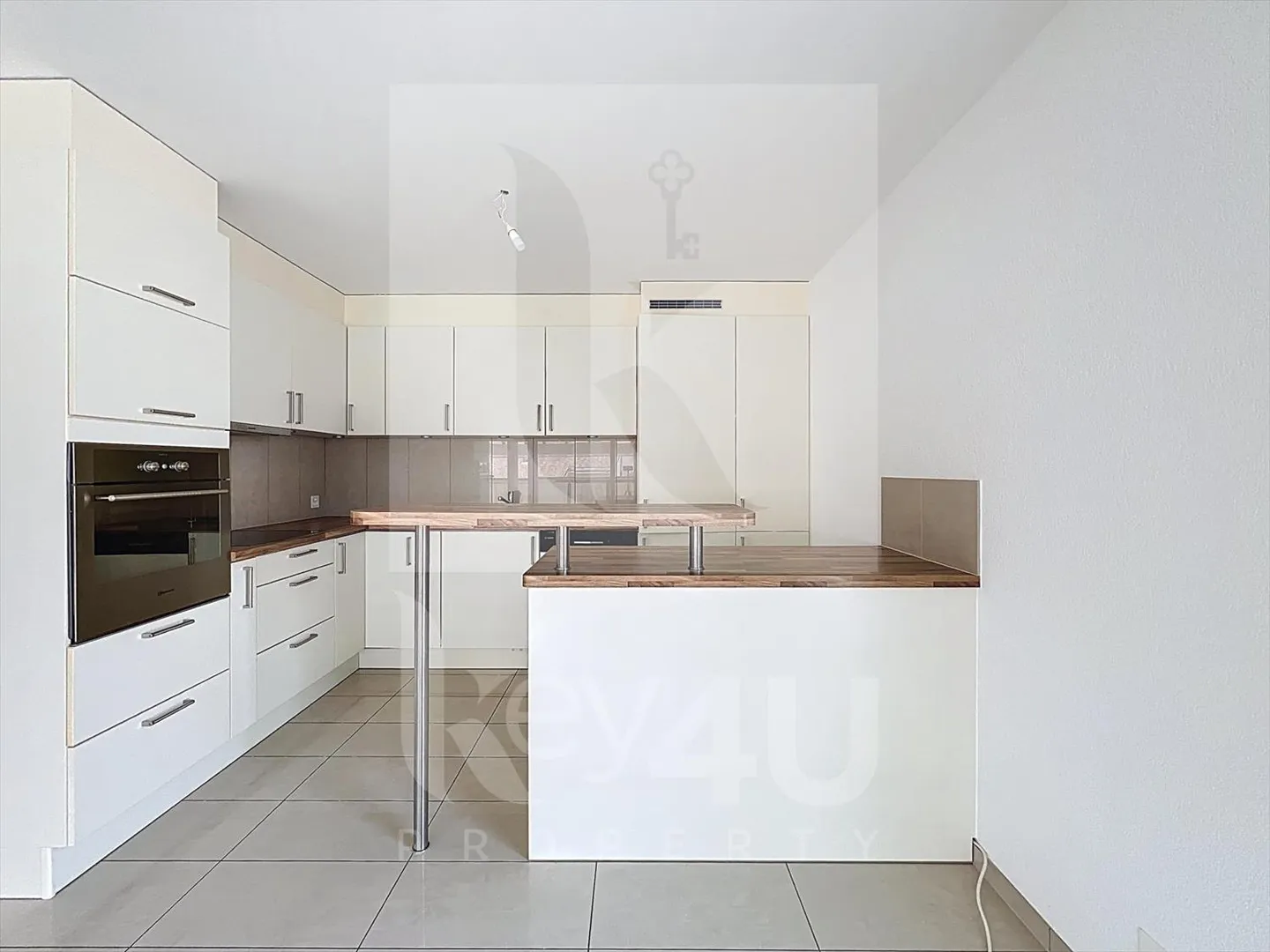 Between City and Nature - Bright and Spacious 4.5 Rooms - Photo 4 of 13