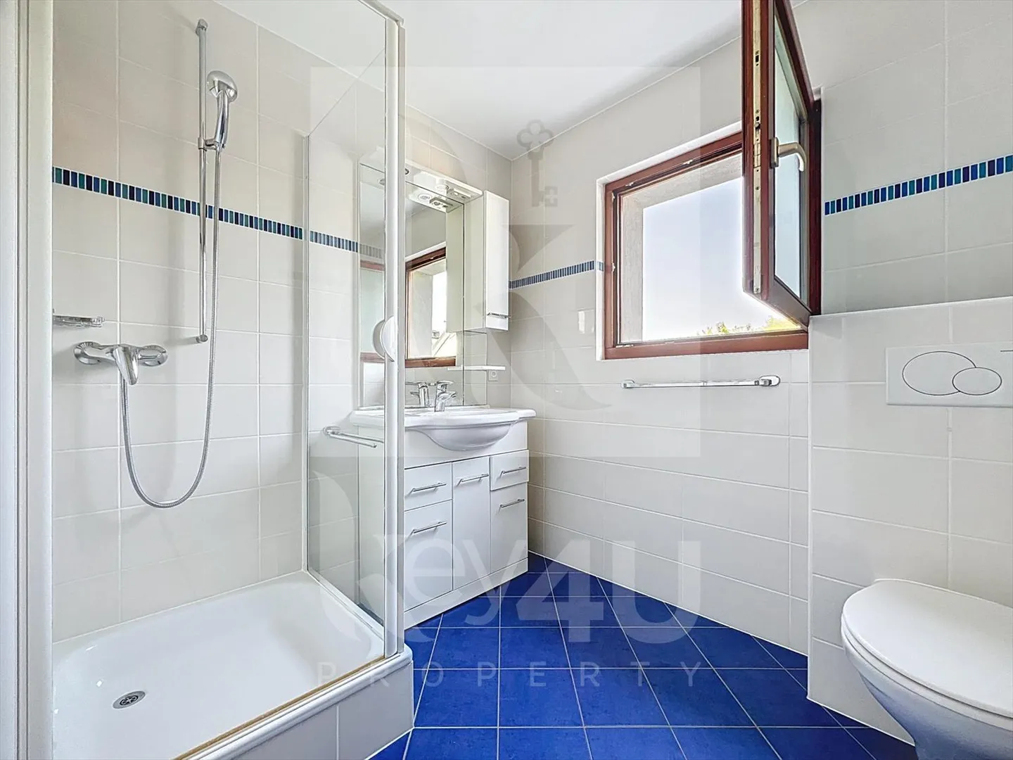 Between City and Nature - Bright and Spacious 4.5 Rooms - Photo 12 of 13