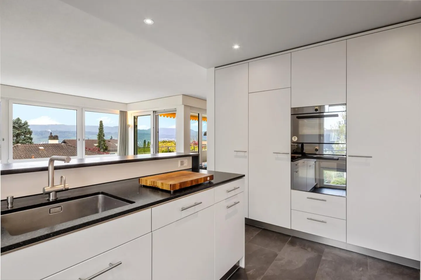 Herrliberg: high-quality 5.5-room apartment with a view - Photo 2 of 5