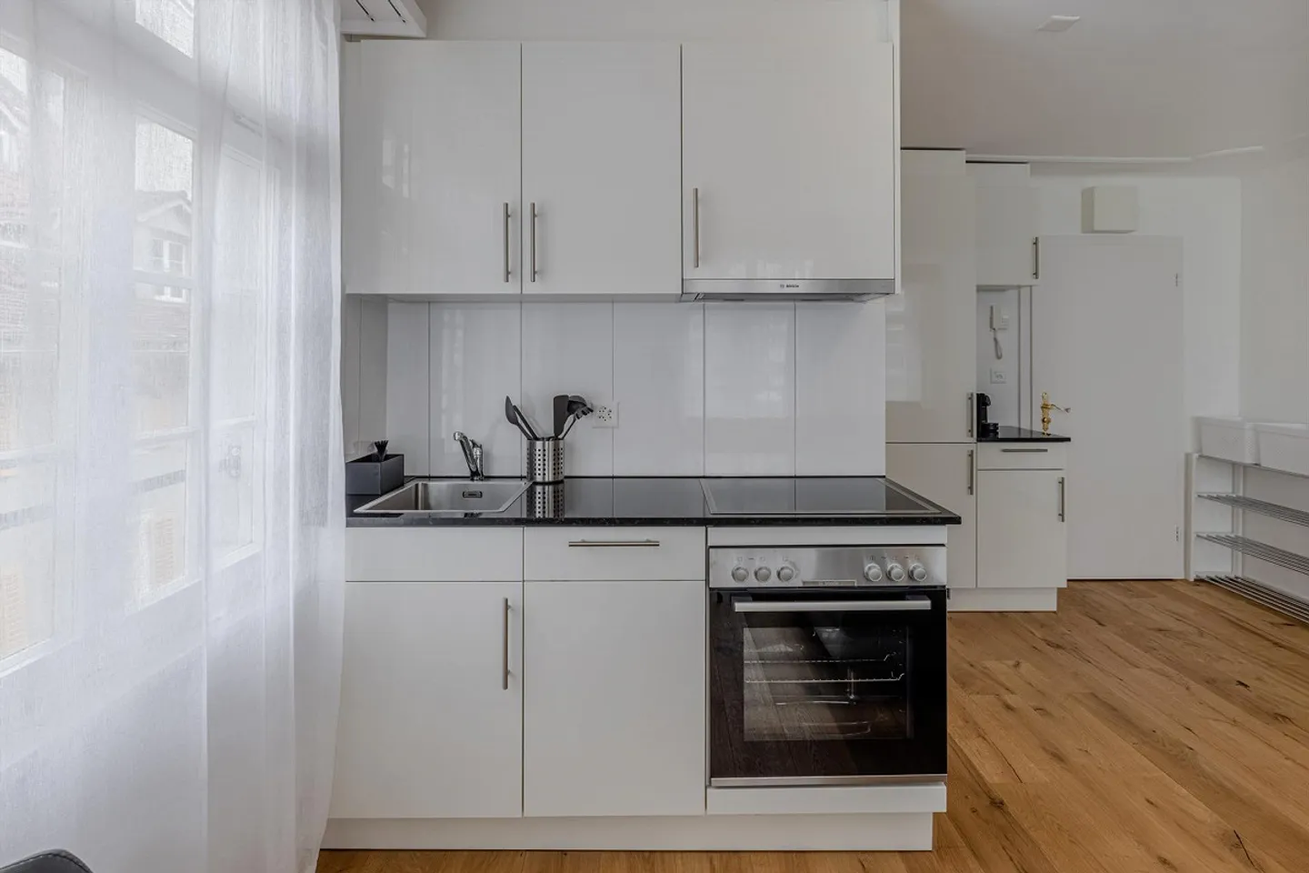 Furnished 2.5 Room Apartment in the Heart of St. Gallen - Photo 3 of 7