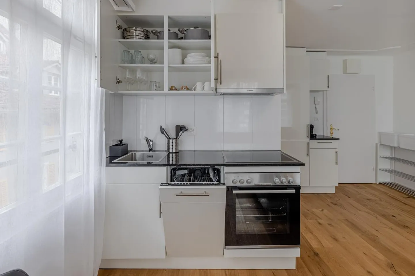 Furnished 2.5 Room Apartment in the Heart of St. Gallen - Photo 4 of 7