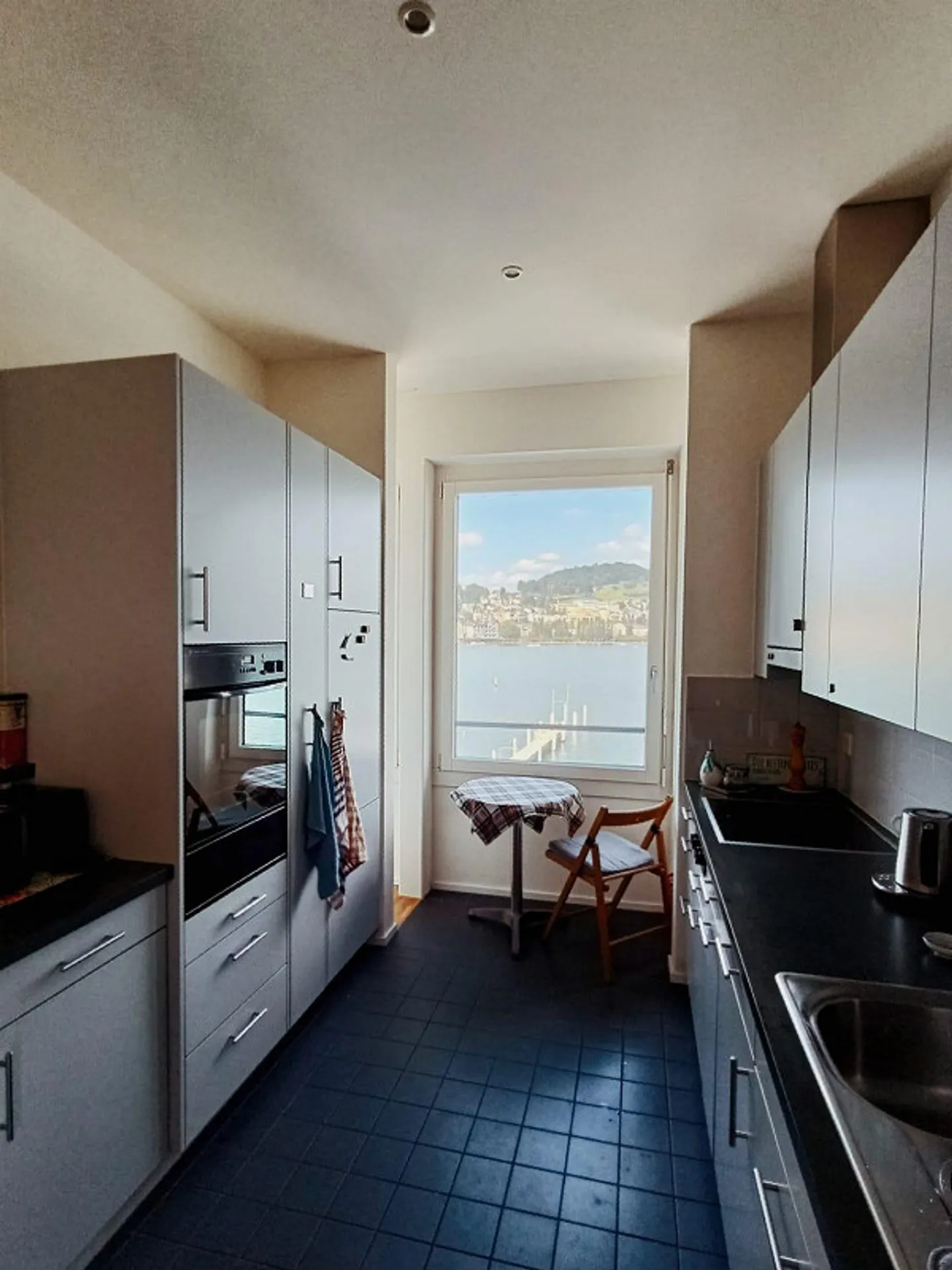 Spacious Penthouse Apartment with View - Photo 4 of 9