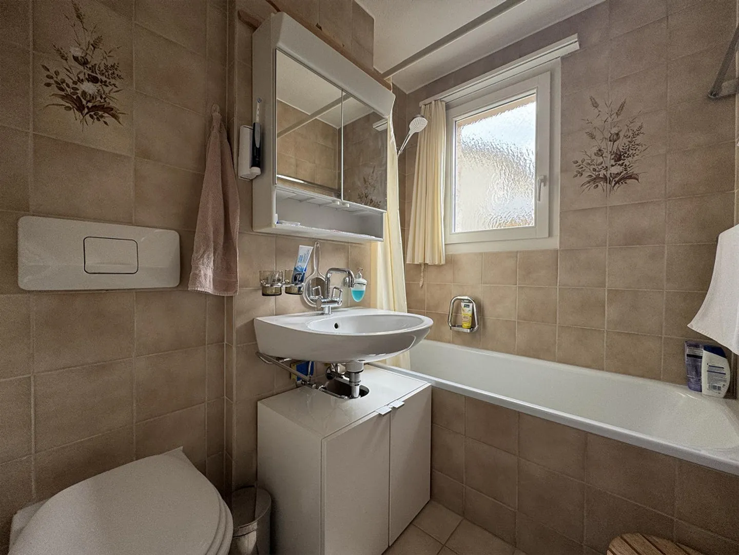 5-Room Maisonette Apartment with a View and Lots of Charm - Photo 7 of 13