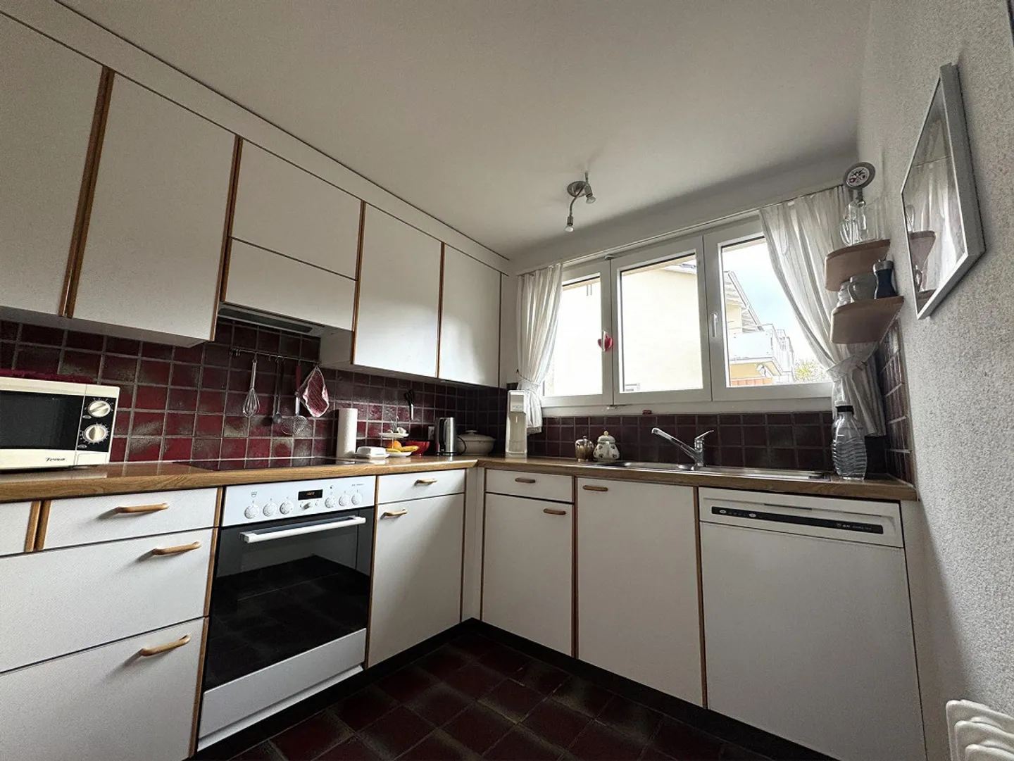5-Room Maisonette Apartment with a View and Lots of Charm - Photo 6 of 13