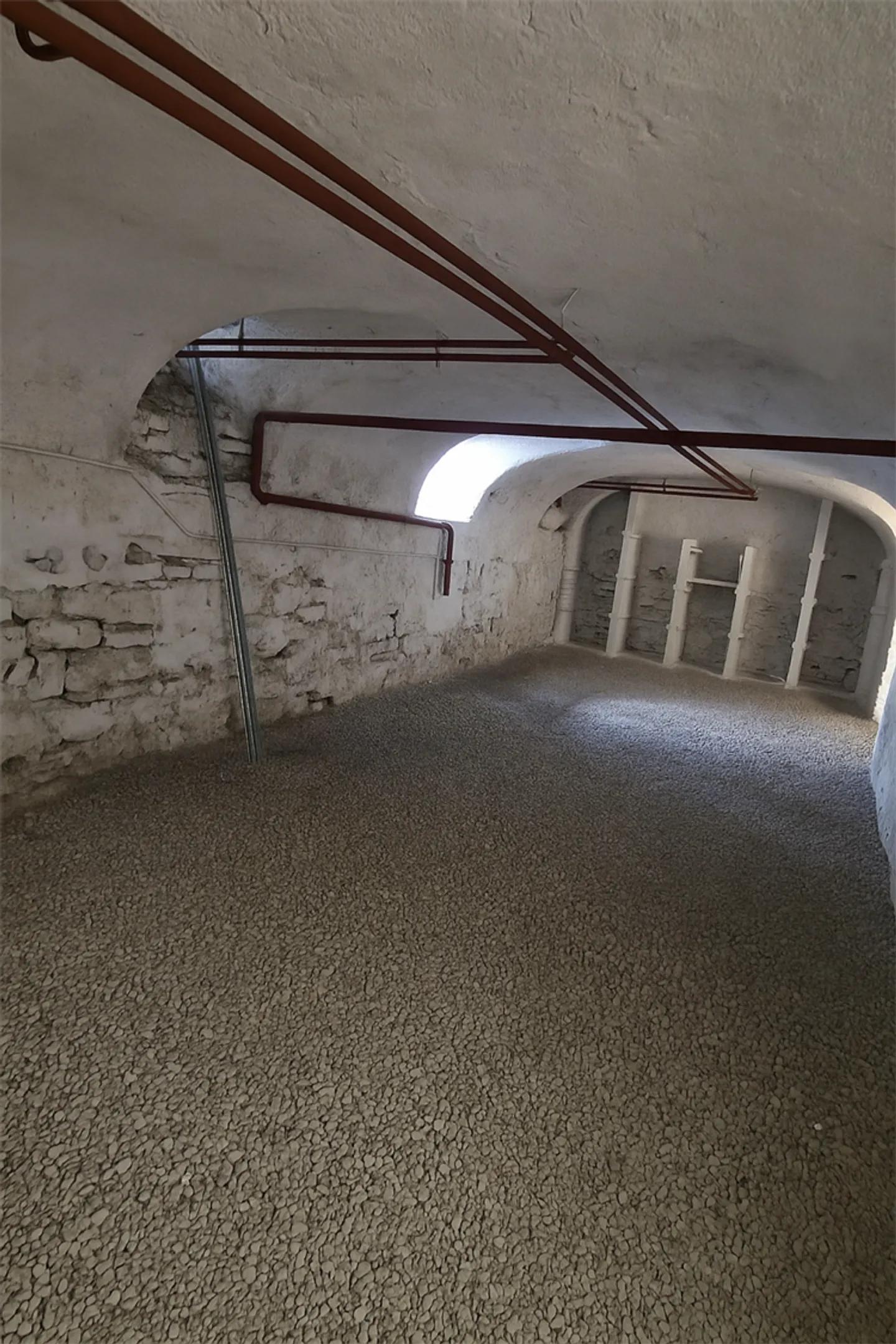 Spacious cellar for rent - Photo 1 of 2