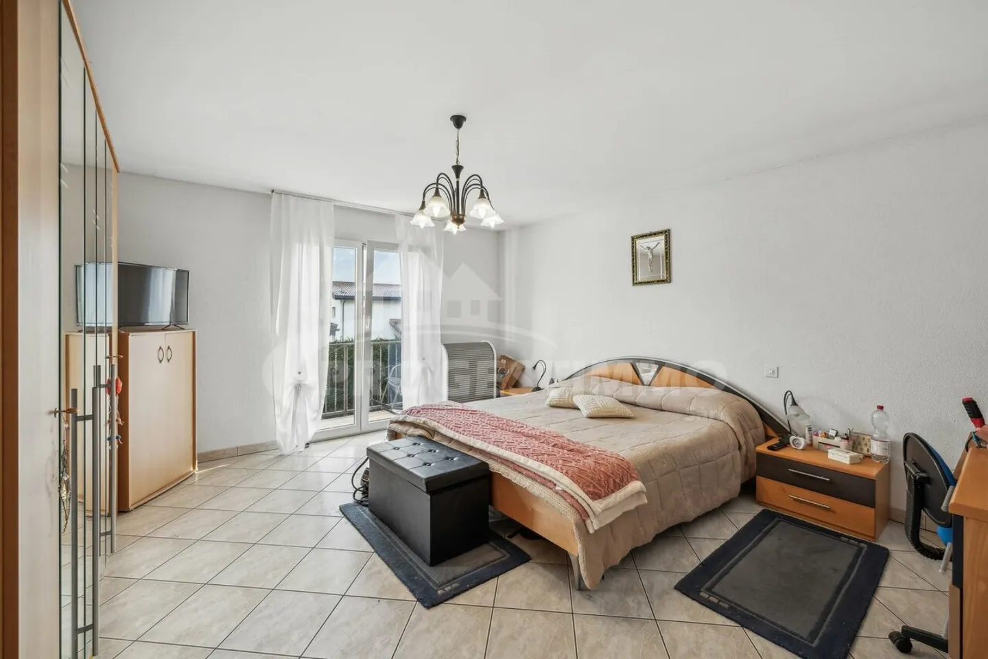 Charmante Familienvilla in einem Wohngebiet - Foto 8 von 11