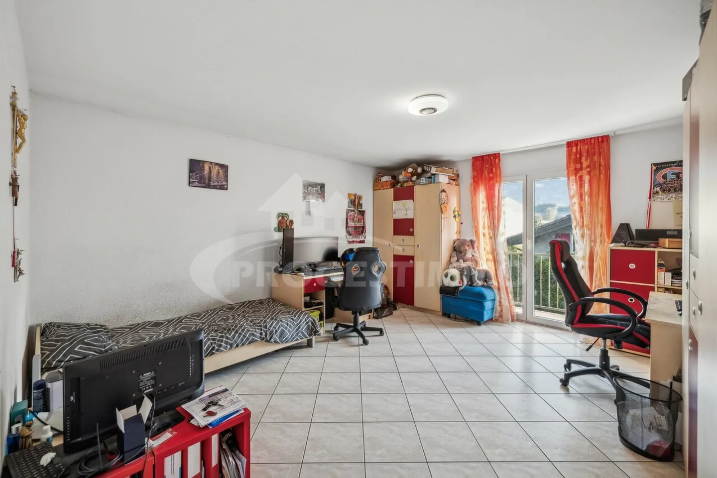 Charmante Familienvilla in einem Wohngebiet - Foto 9 von 11