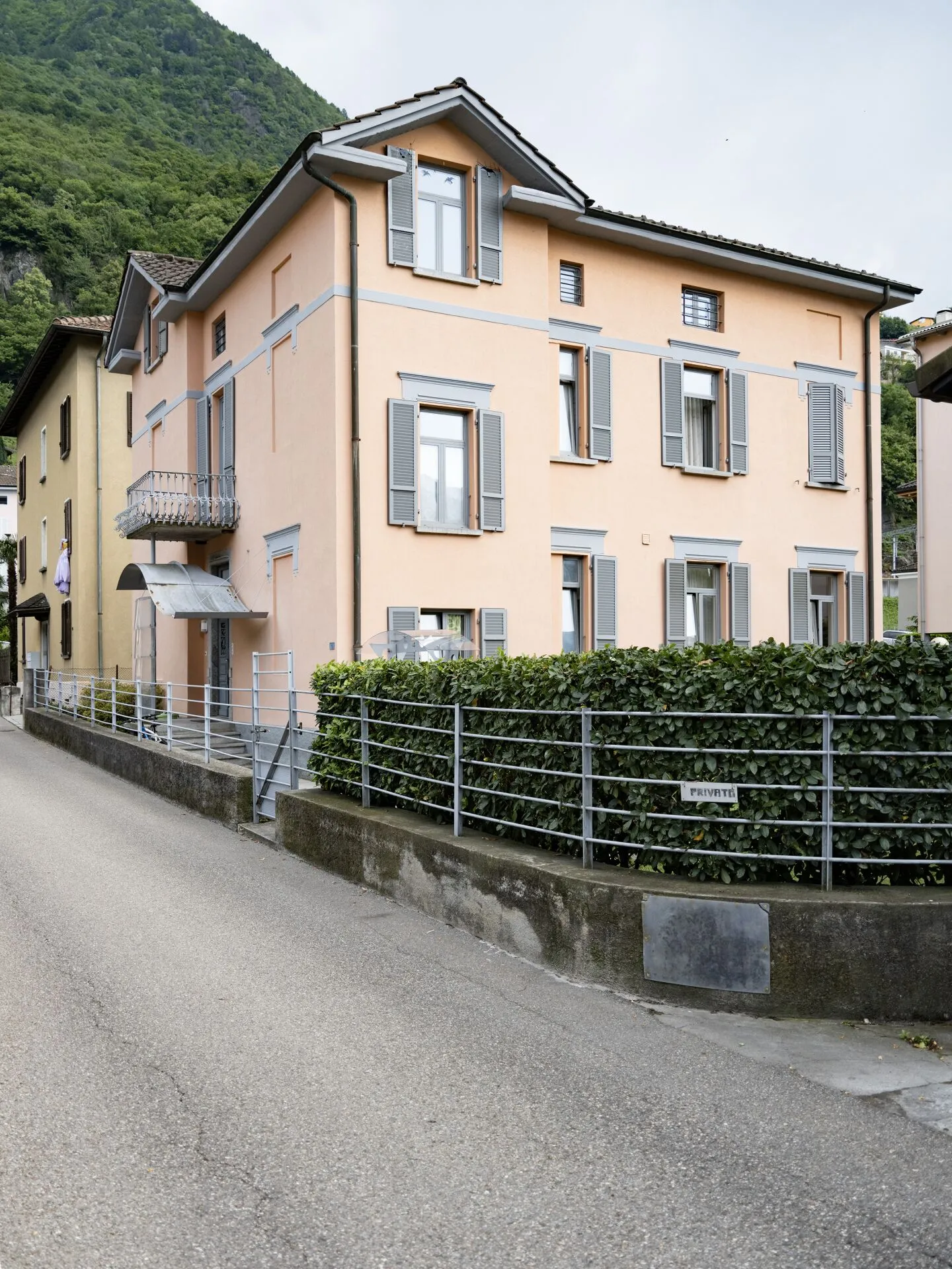 2 APPARTAMENTI 4.5 LOCALI - INTERESSANTE OFFERTA ANCHE A REDDITO - Foto 1 di 12