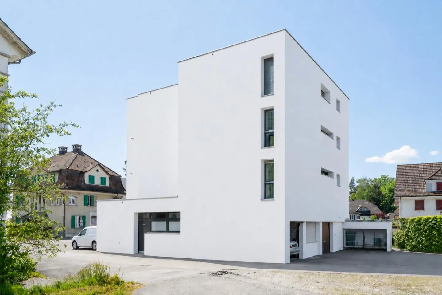 Edificio residenziale e commerciale con negozio/ufficio, cinque appartamenti e uno... - Foto 4 di 16