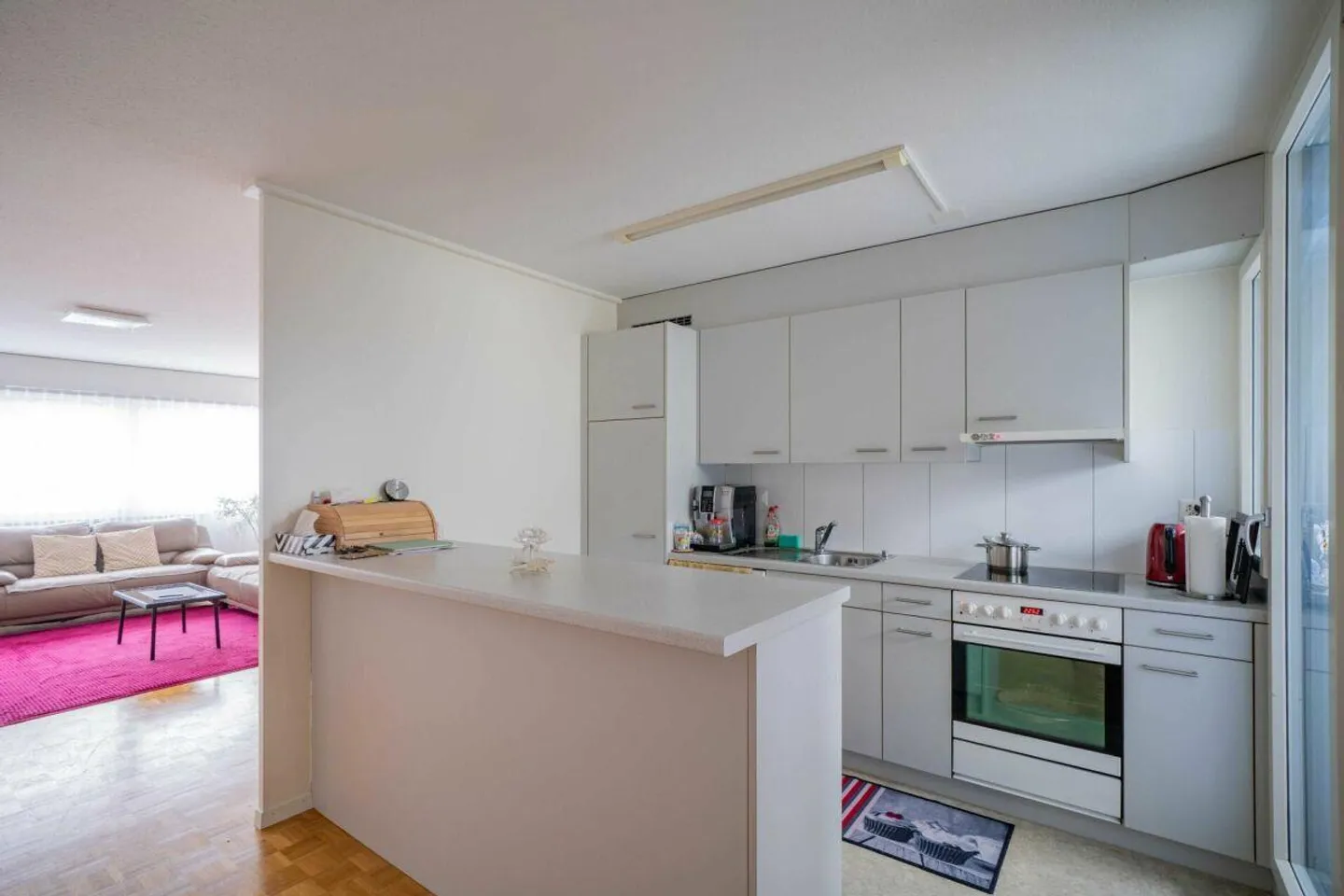 Edificio residenziale e commerciale con negozio/ufficio, cinque appartamenti e uno... - Foto 7 di 16