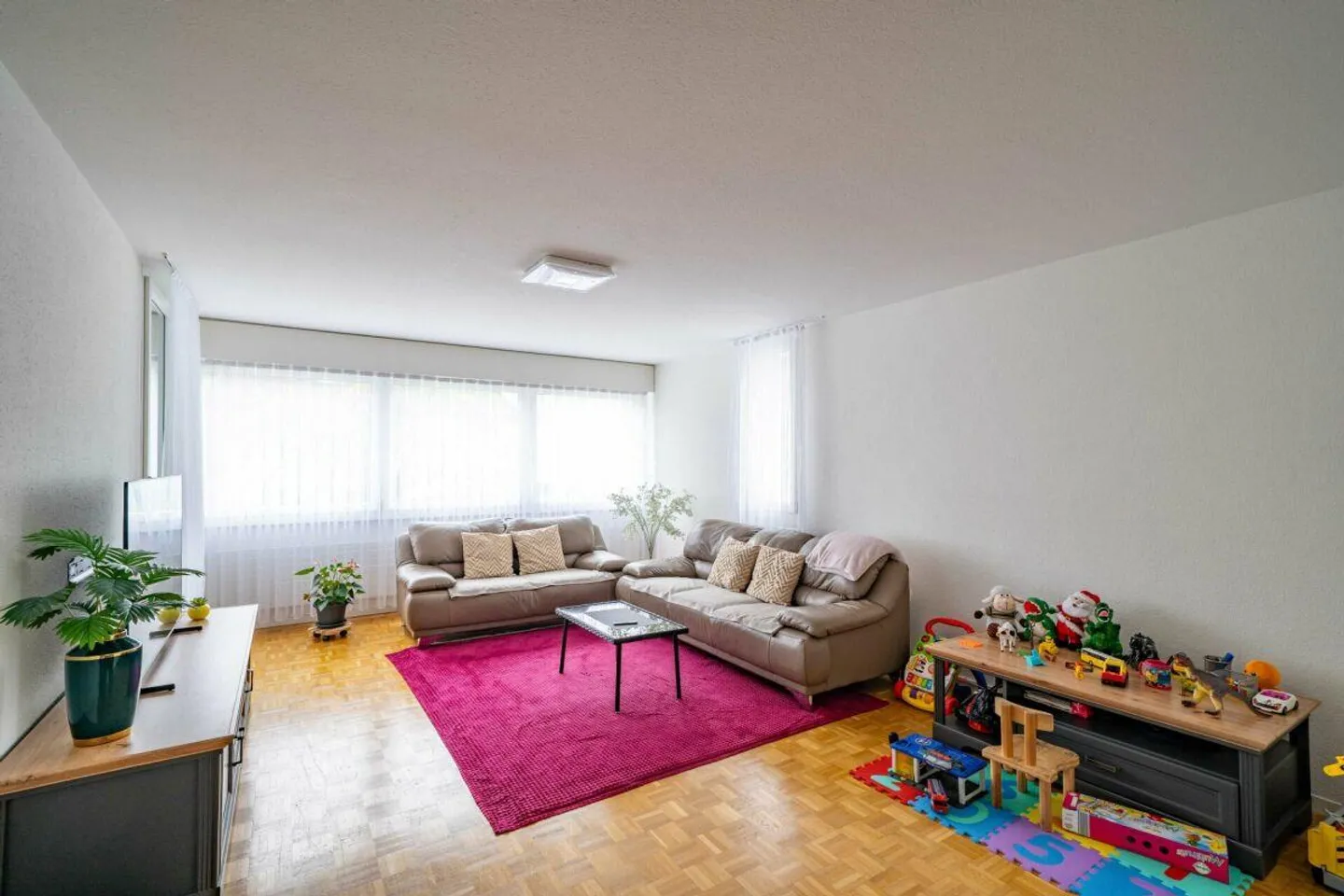 Edificio residenziale e commerciale con negozio/ufficio, cinque appartamenti e uno... - Foto 8 di 16
