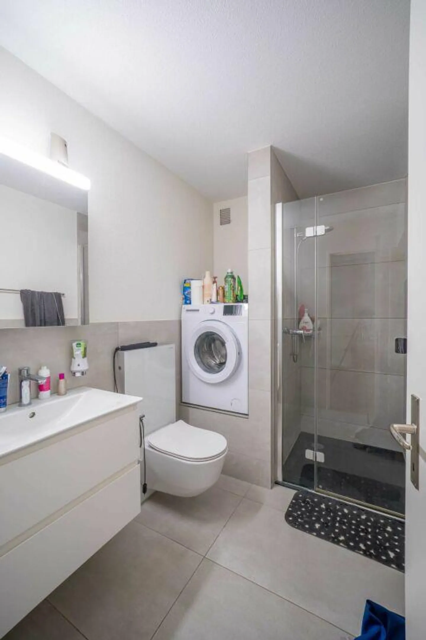 Edificio residenziale e commerciale con negozio/ufficio, cinque appartamenti e uno... - Foto 13 di 16