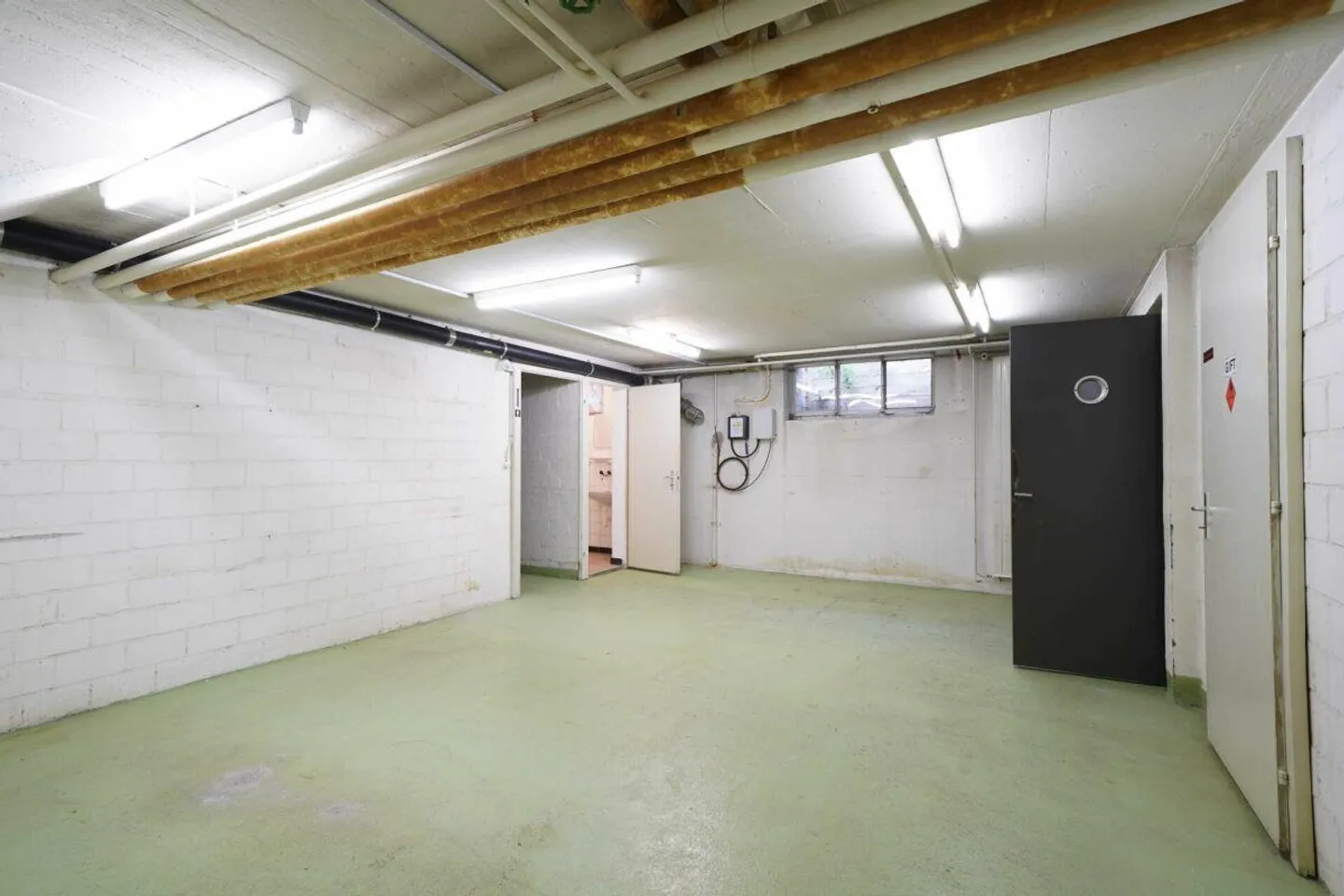 Edificio residenziale e commerciale con negozio/ufficio, cinque appartamenti e uno... - Foto 16 di 16