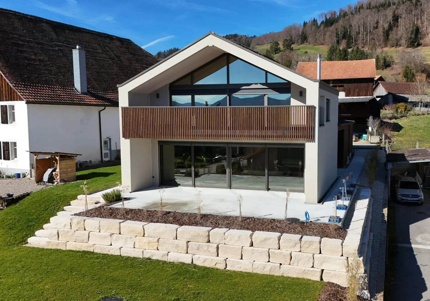 Geräumiges Familienhaus in Montavon - Foto 1 von 13