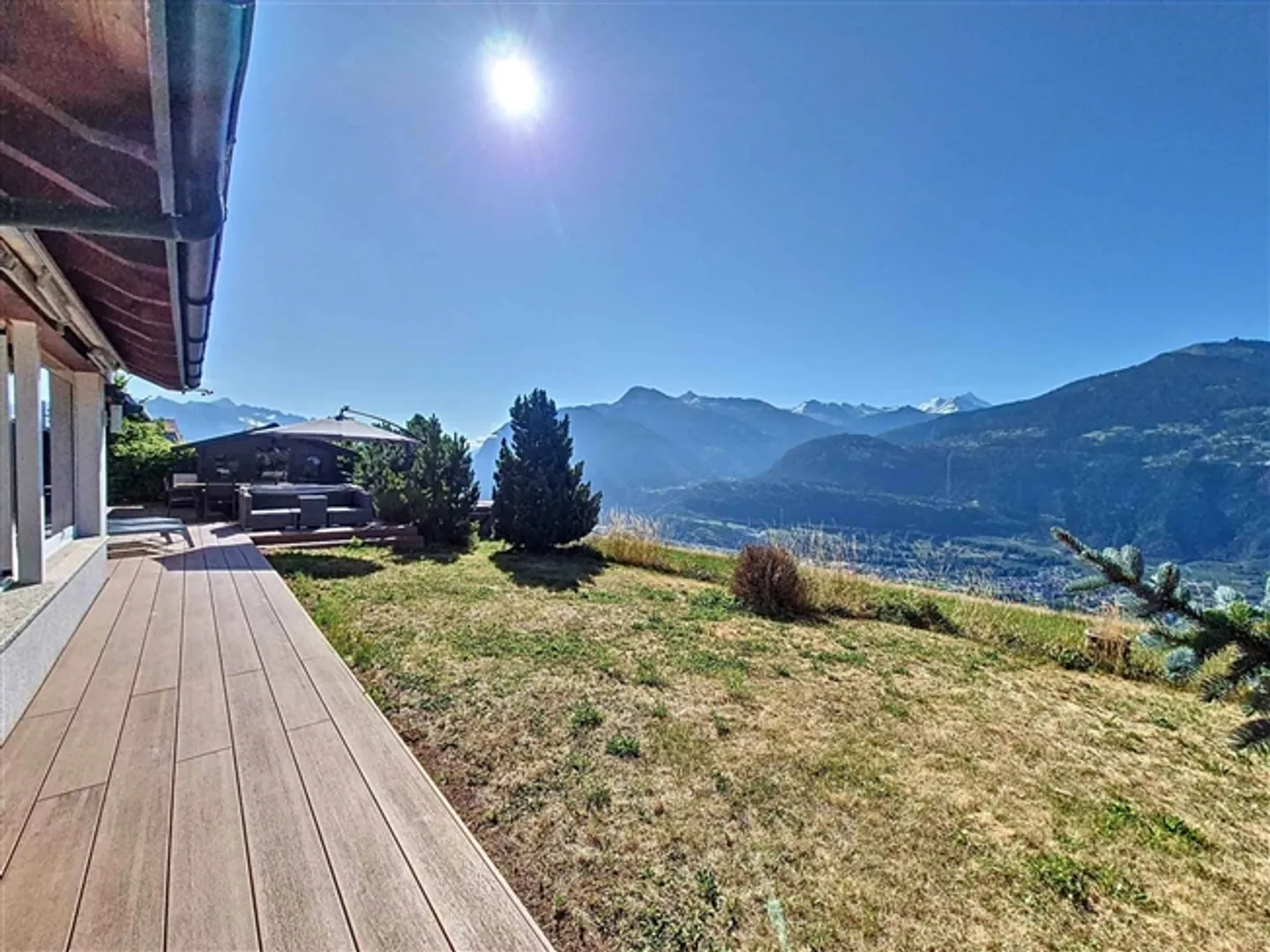 «Prächtige freistehende Villa mit Panoramablick» - Foto 2 von 13