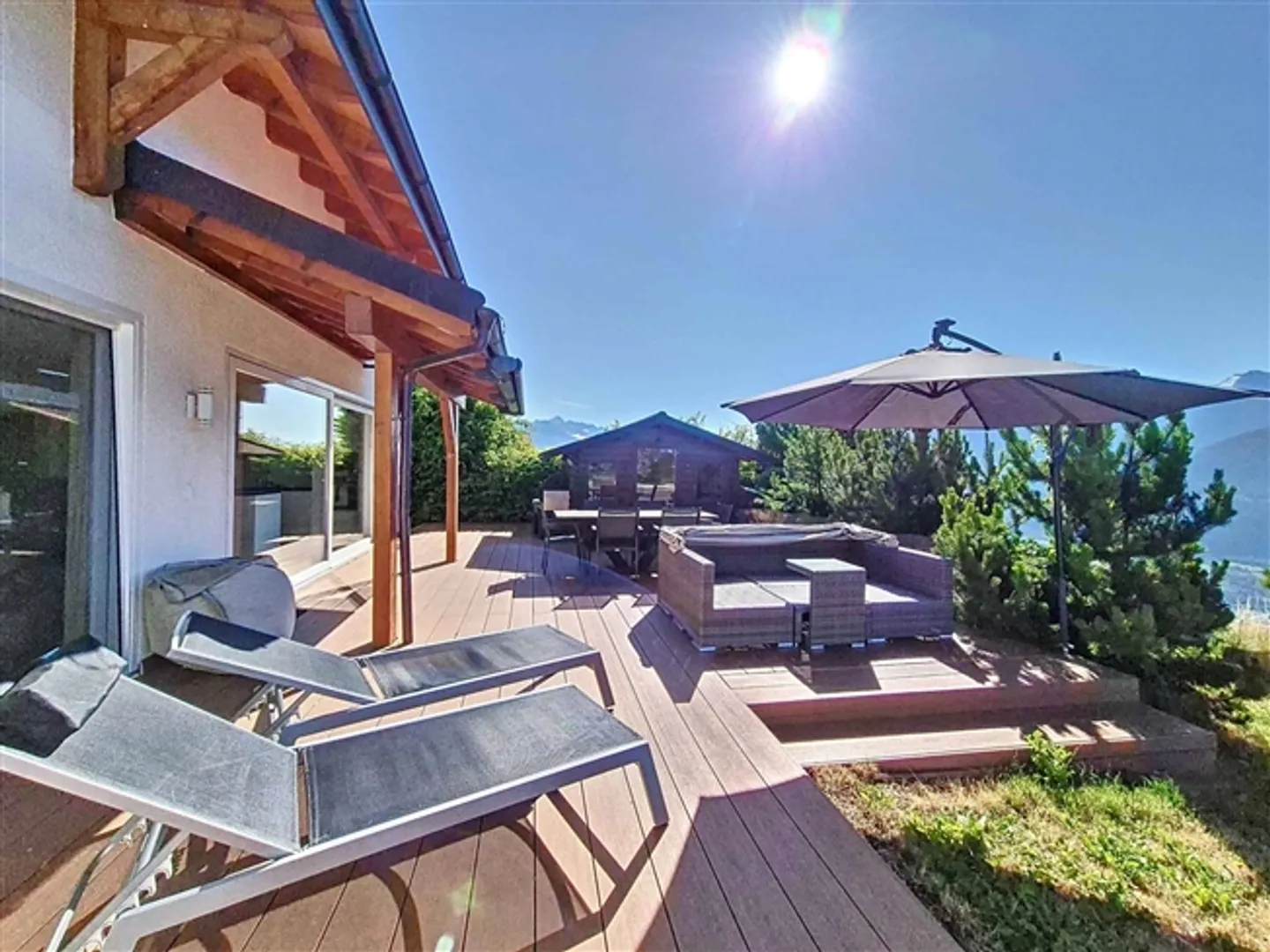 «Prächtige freistehende Villa mit Panoramablick» - Foto 3 von 13