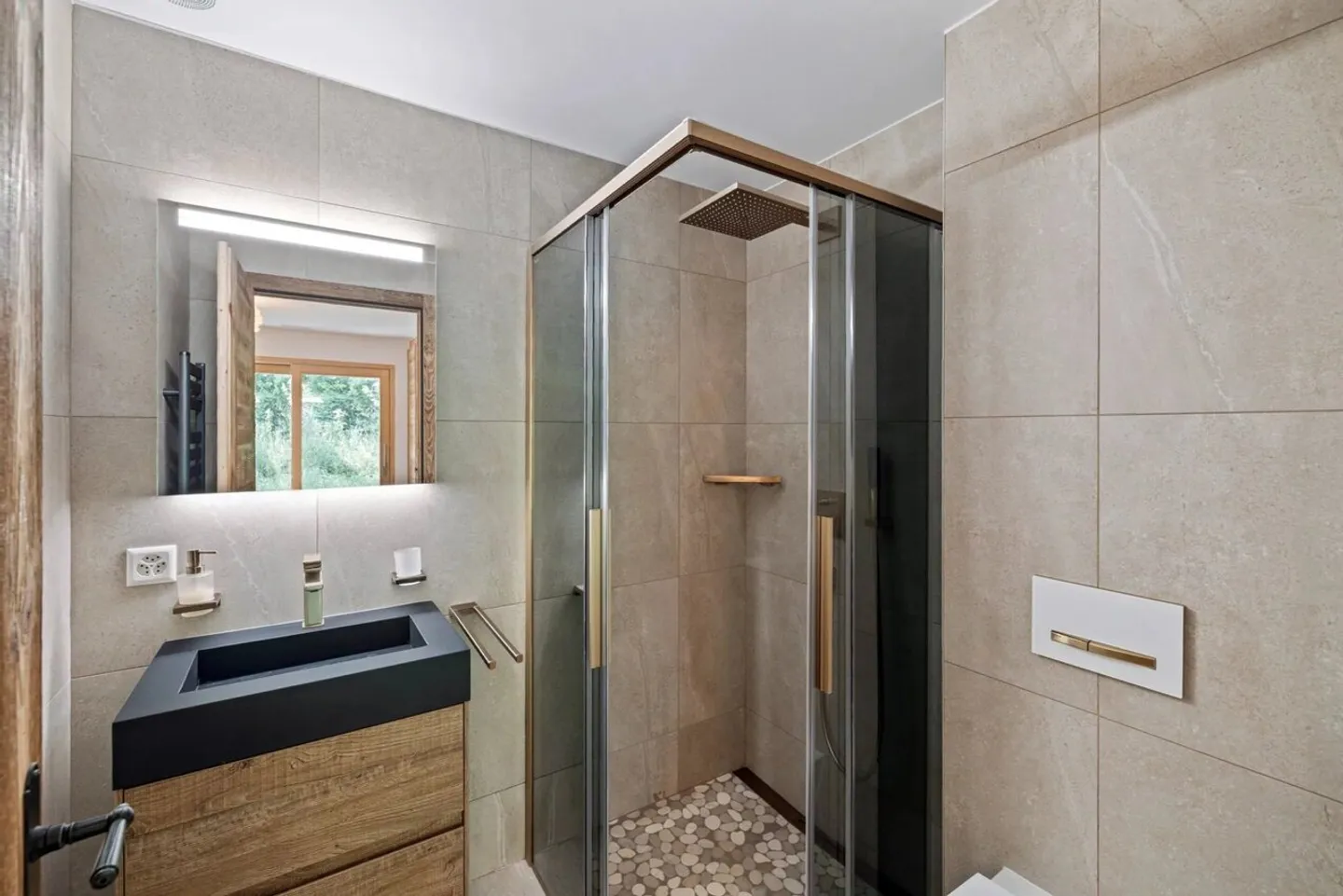 Luxuriöse Gartenwohnung am Rande des Golfplatzes in Crans-Montana - Foto 7 von 9