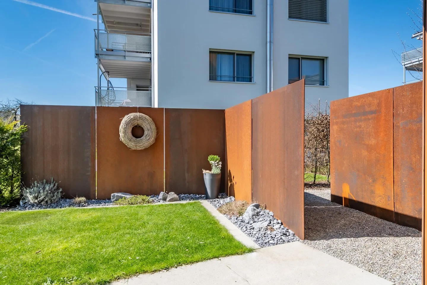 Appartamento nuovo elegante con grande area giardino - Foto 13 di 25