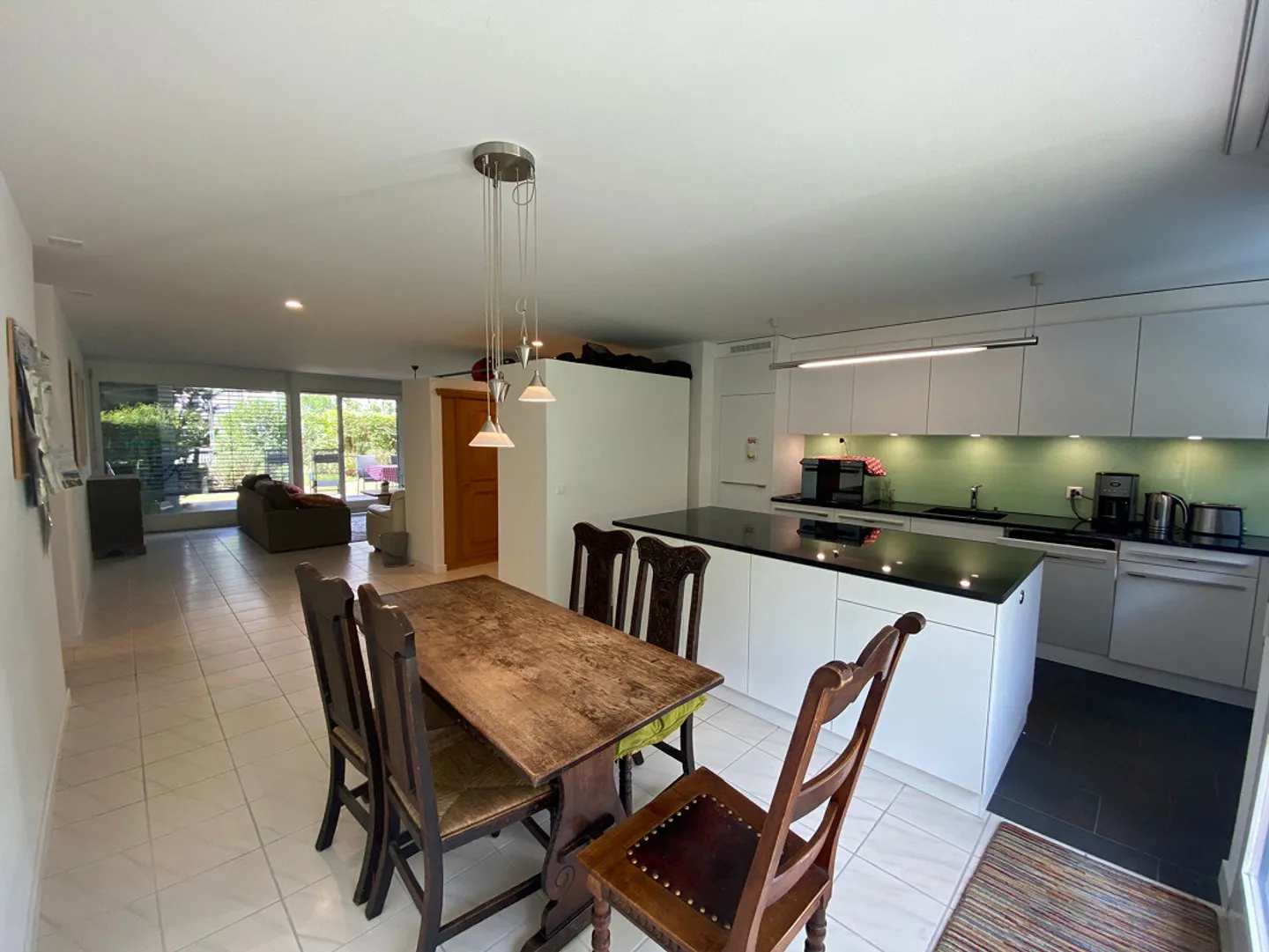 Belle appartement de 4,5 pièces au rez-de-chaussée, situé au centre, fraîchement rénové - Photo 3 sur 17