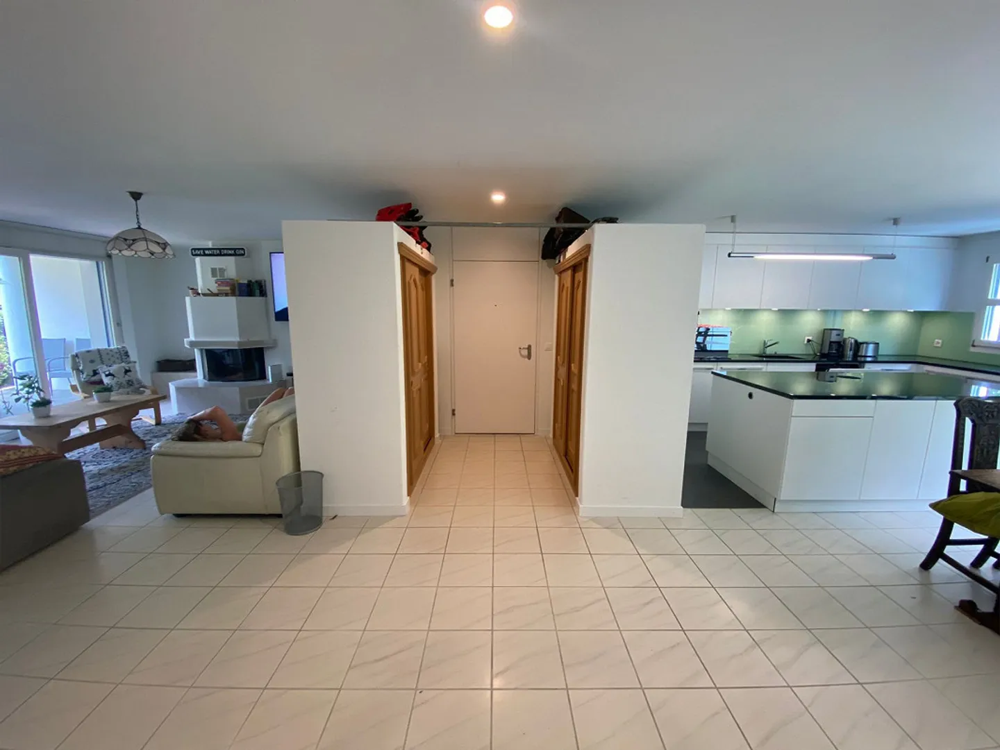 Belle appartement de 4,5 pièces au rez-de-chaussée, situé au centre, fraîchement rénové - Photo 4 sur 17