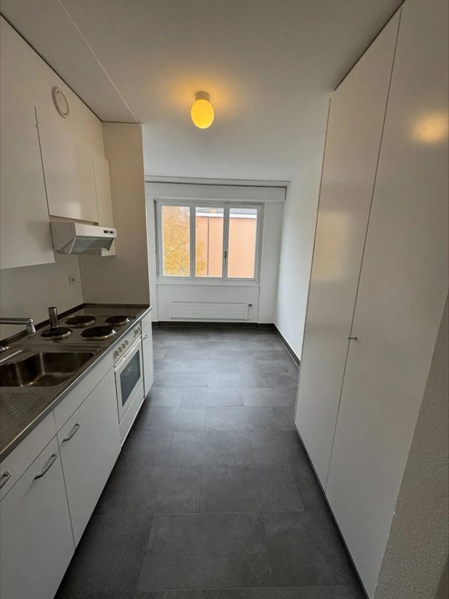 3.5 Room Apartment - Photo 2 of 12