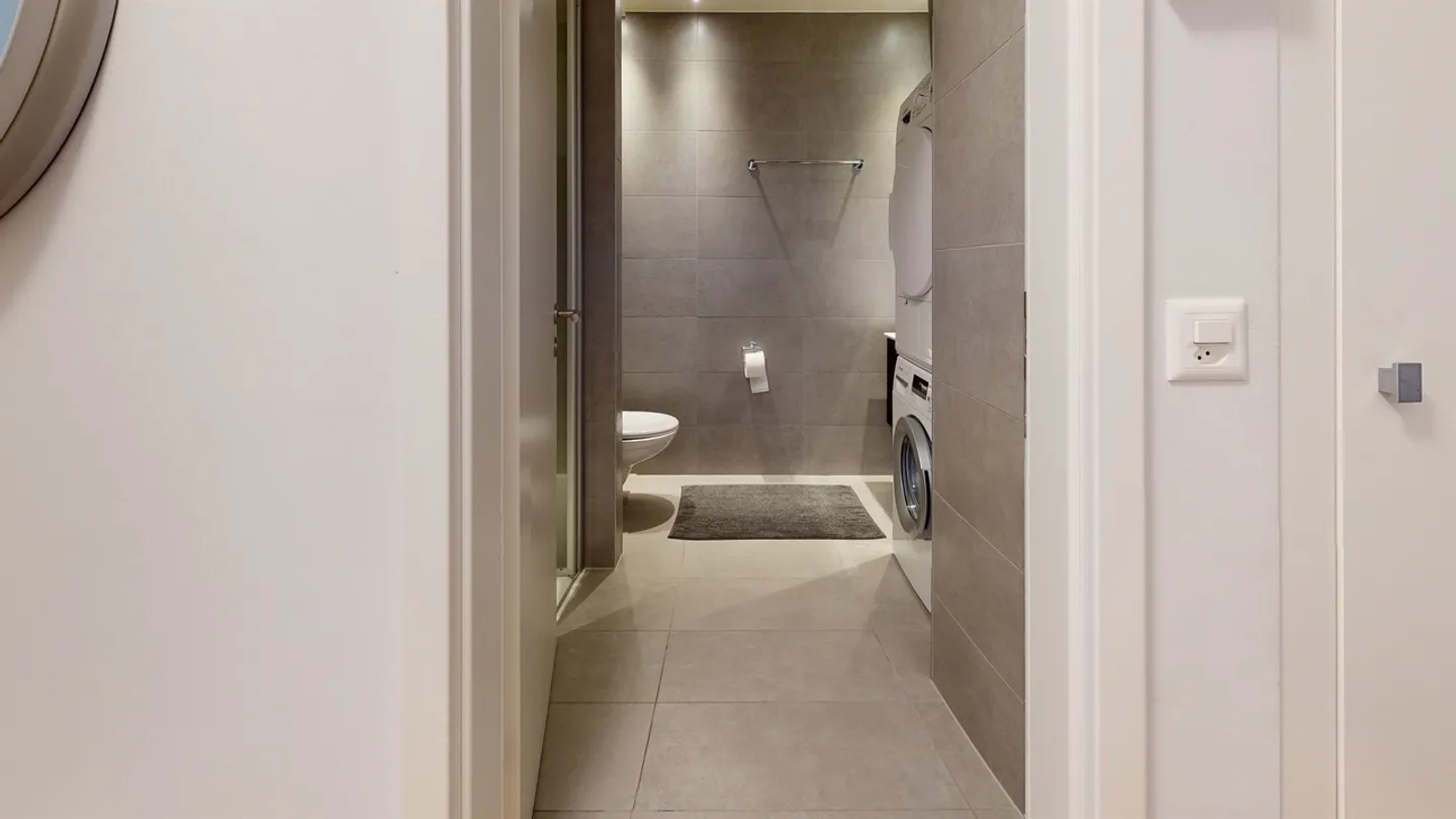 Modern Elegance at Your Fingertips - Photo 8 of 8