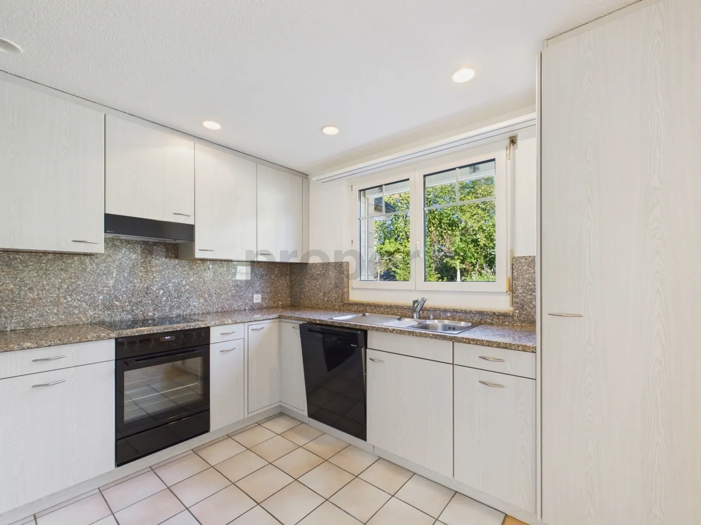 Renovated 4.5-room apartment in a quiet location in St. Margarethen (TG) - Photo 5 of 13
