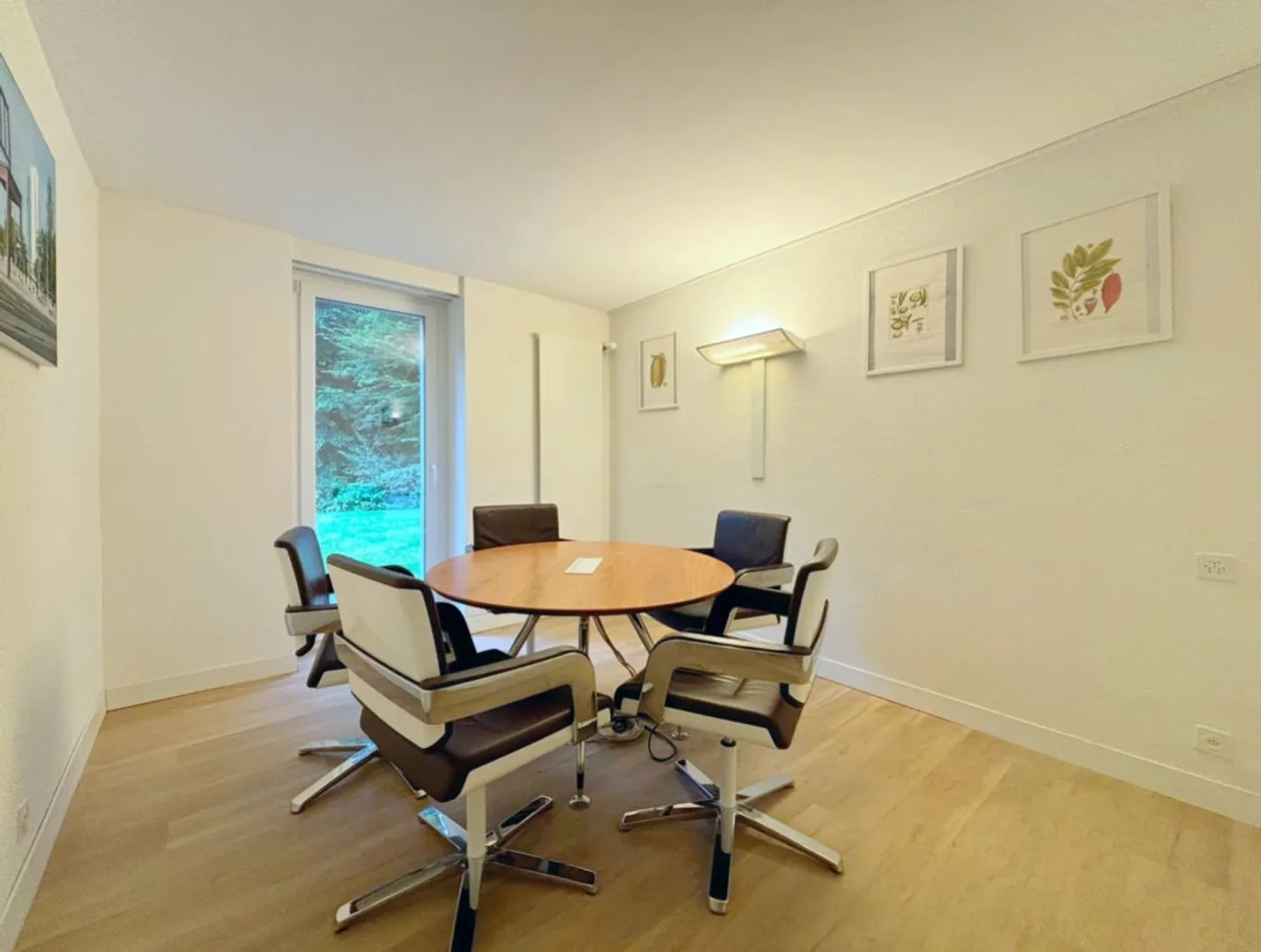 Magnifici uffici di 135m2 in una casa d'architetto nel centro di Nyon - Foto 3 di 11