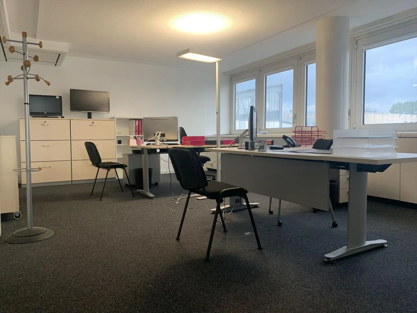 Vaud Büros verfügbar 217 m2, zahlreiche Parkplätze und Autobahnzugang - Foto 2 von 10