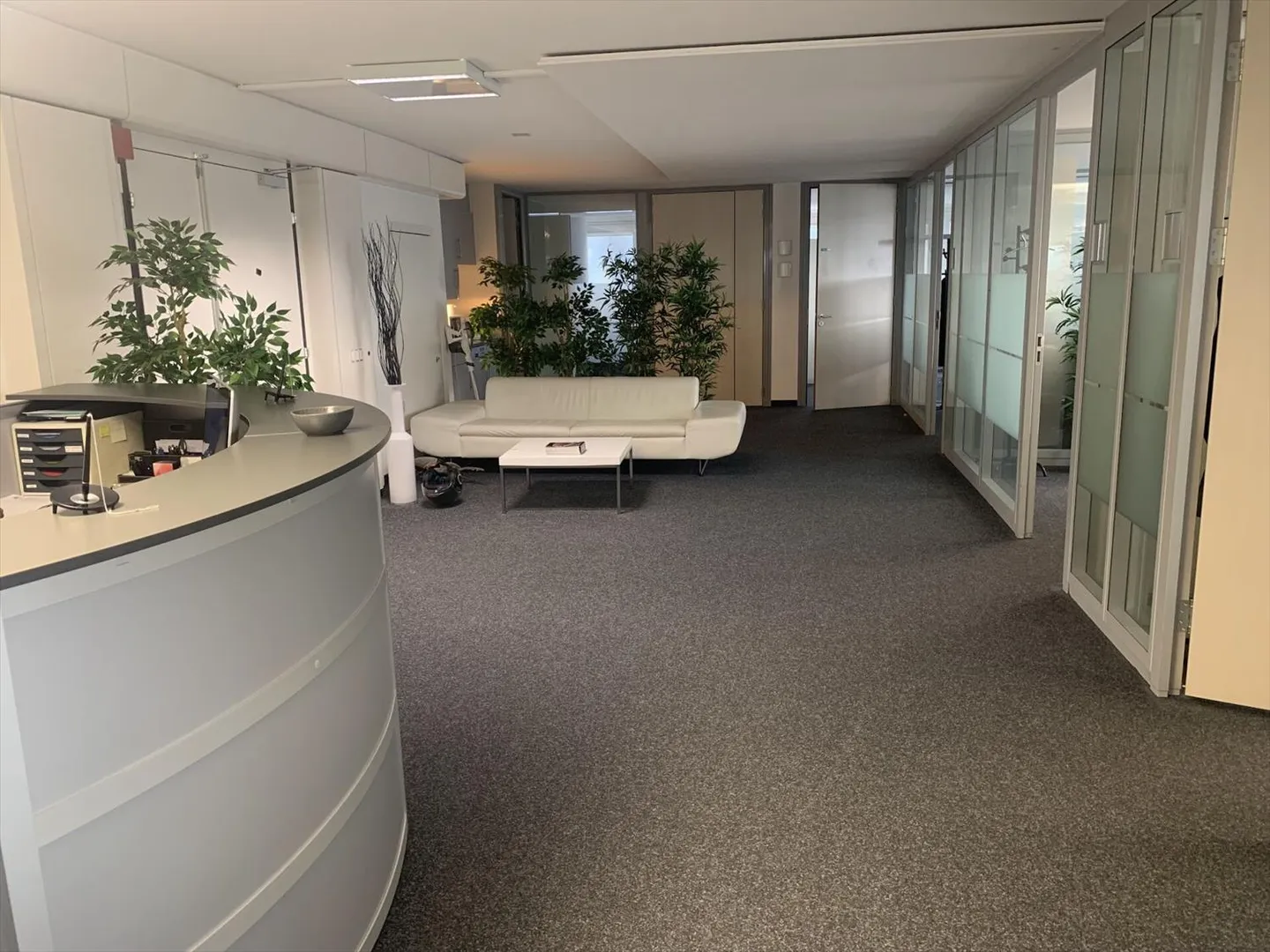 Vaud Büros verfügbar 217 m2, zahlreiche Parkplätze und Autobahnzugang - Foto 3 von 10