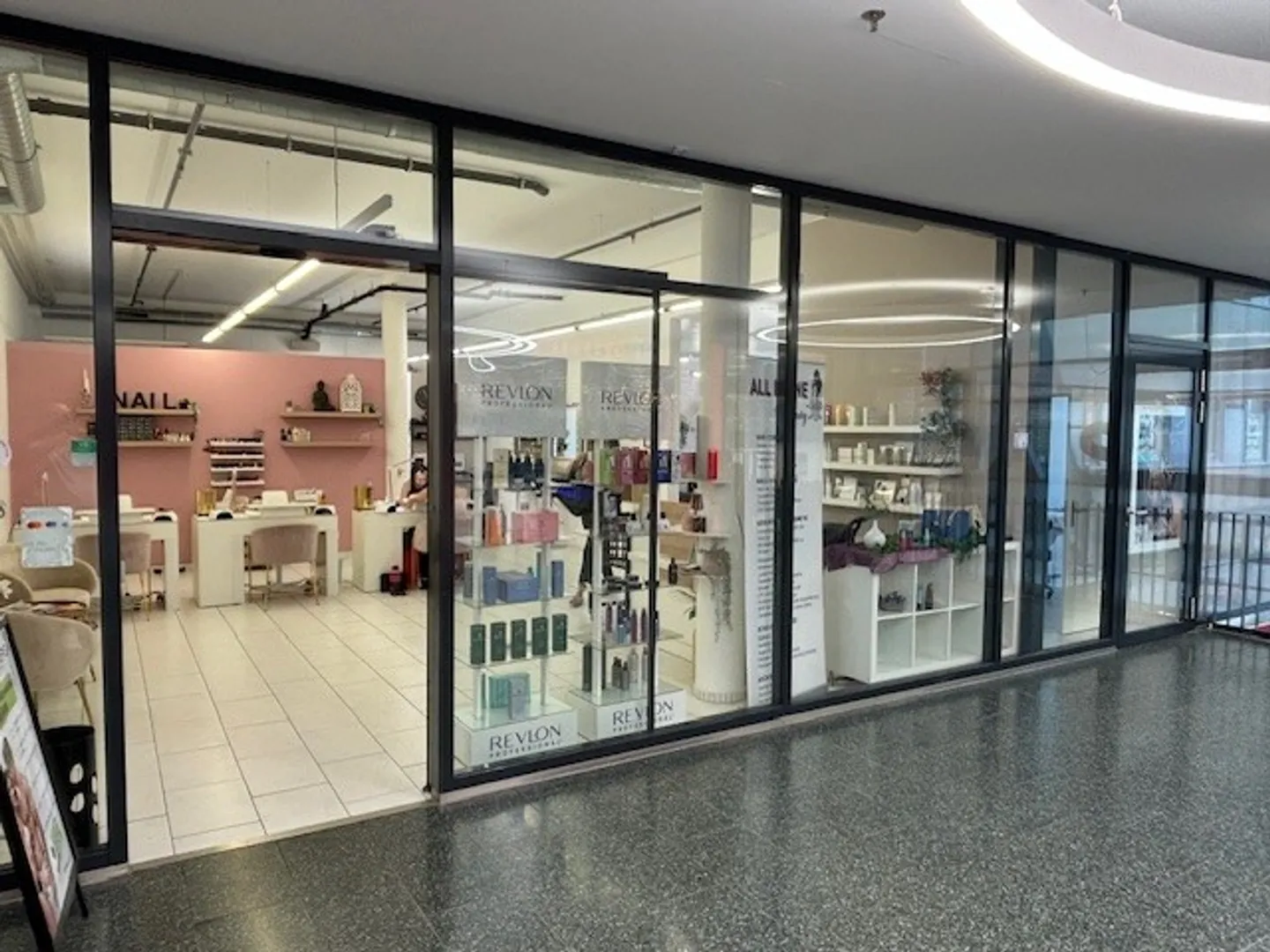 Ihr neues Coiffeur-/Beauty- oder Verkaufsgeschäft - Foto 3 von 7