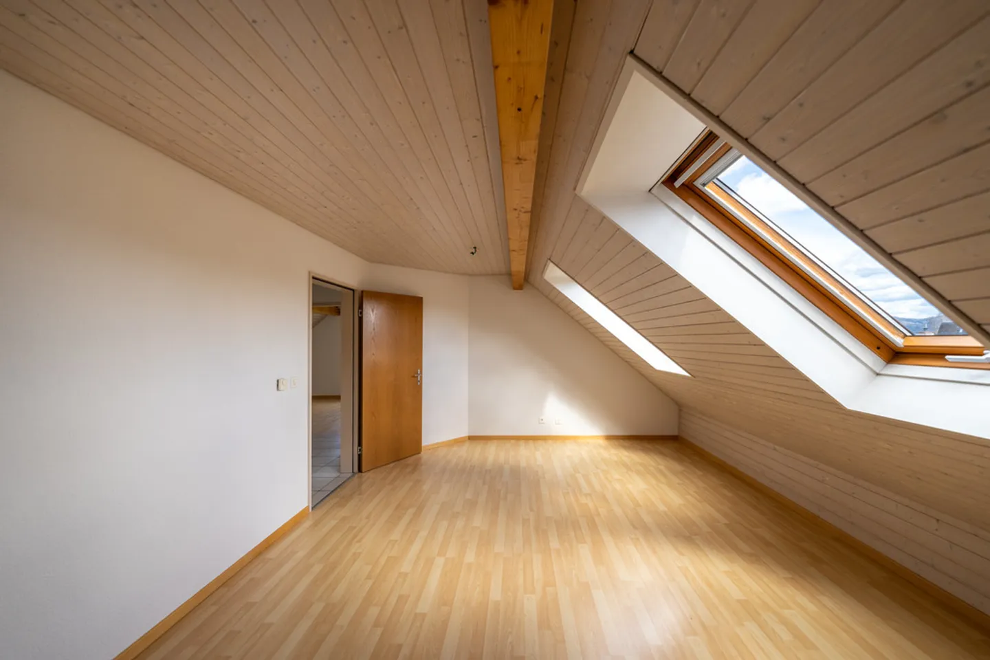 Spacious Apartment with a View - Photo 5 of 9